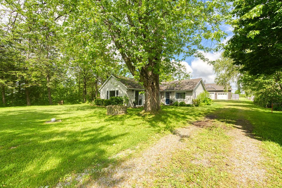 2593 North Shore