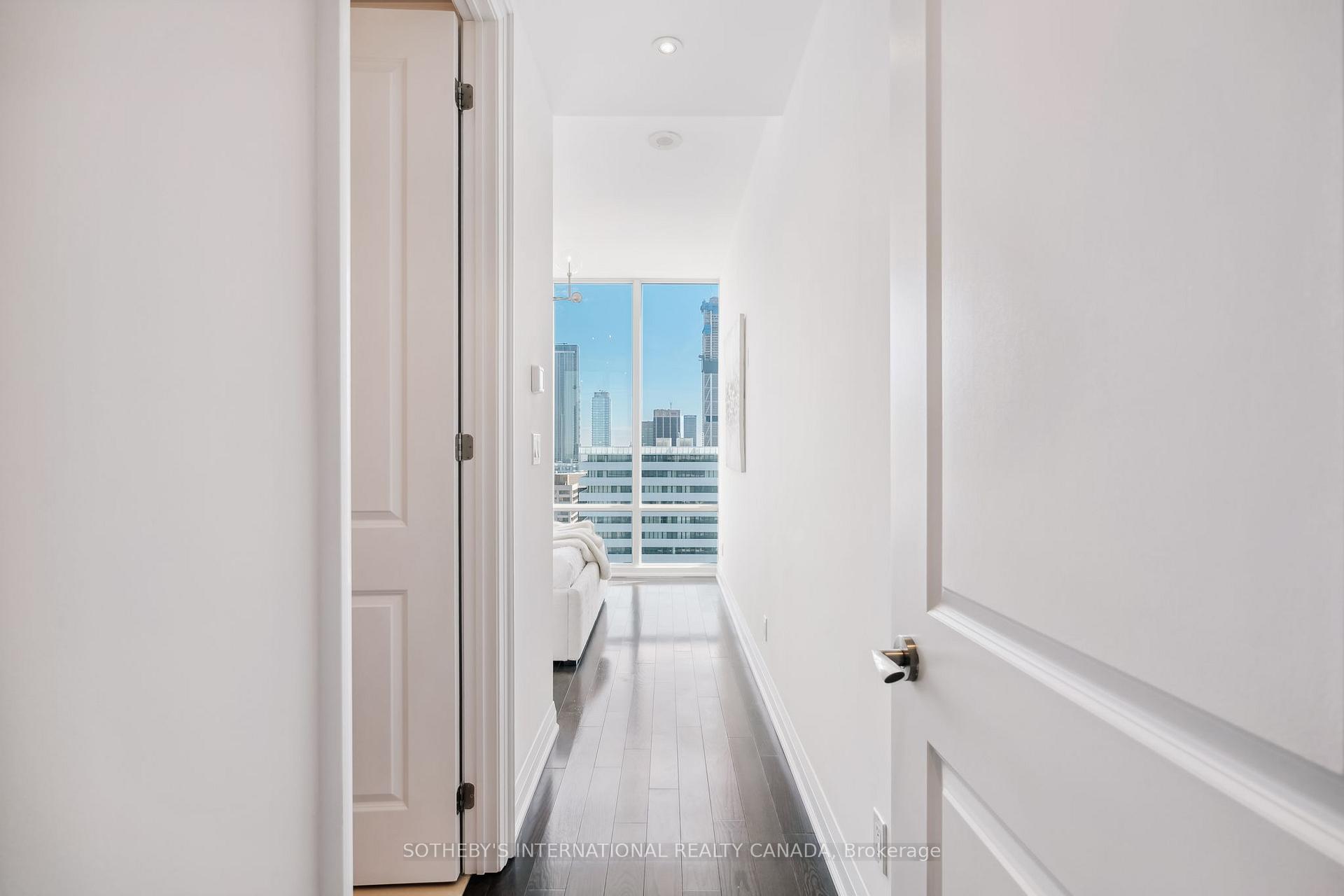 3 Bedrooms Condo at 1 Bedford, Toronto For sale