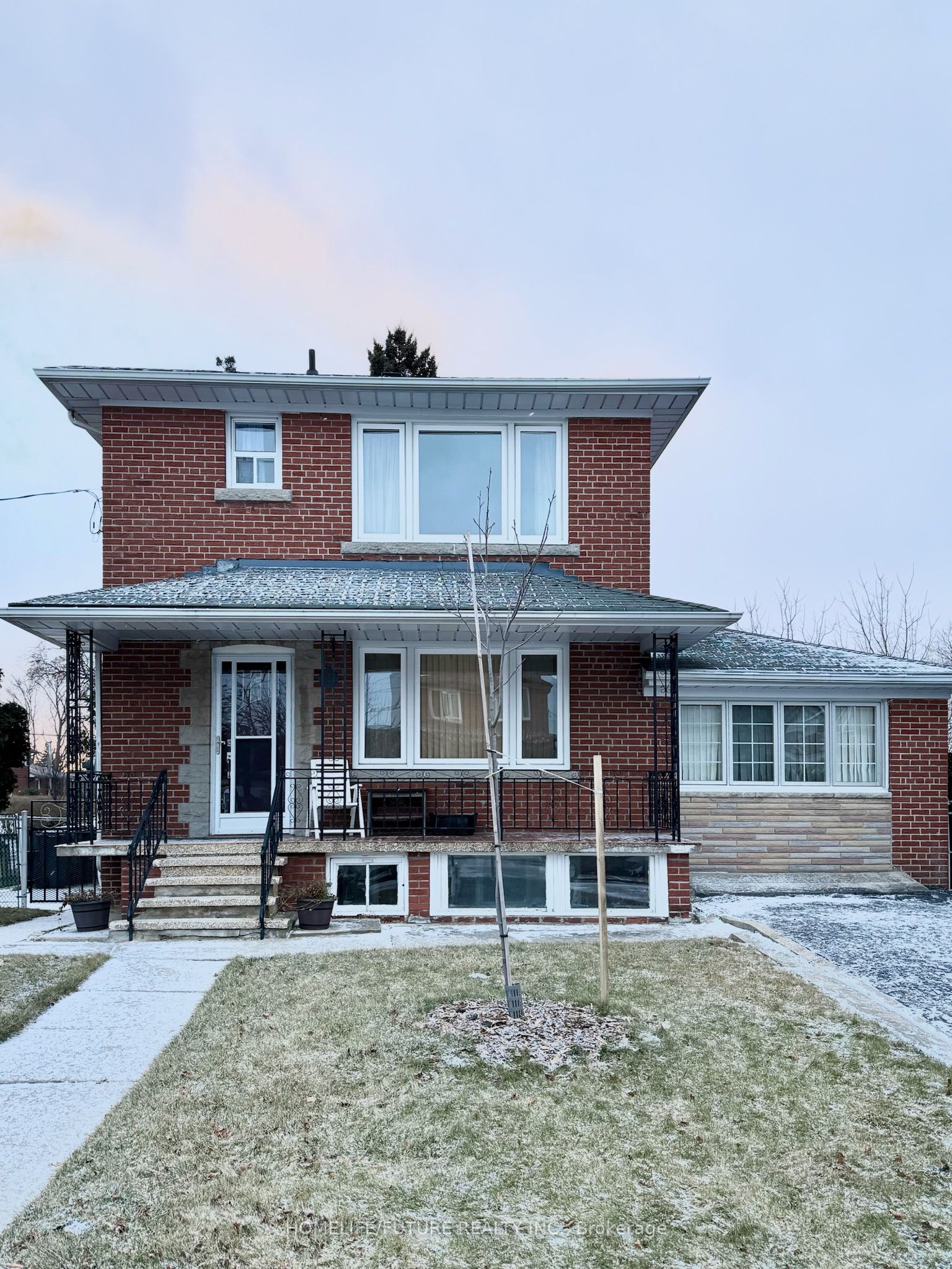 #Lower - 2 Kilmarnock Avenue, Toronto, ON M1K 1Y4