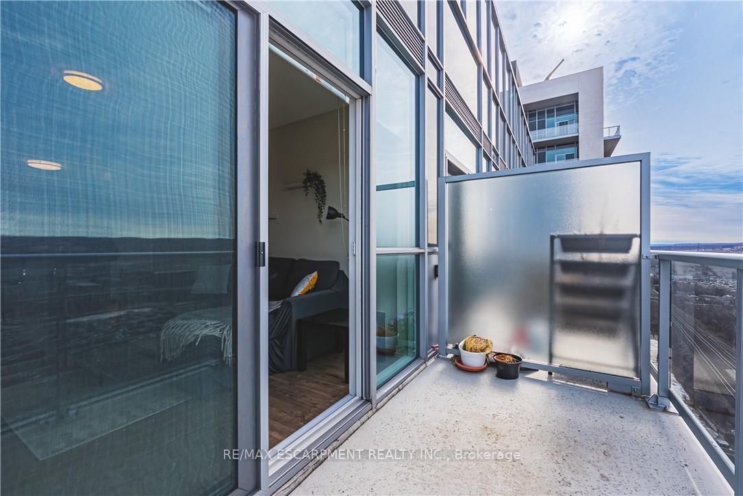 1 Bedroom Condo at 2093 Fairview,  Burlington For sale