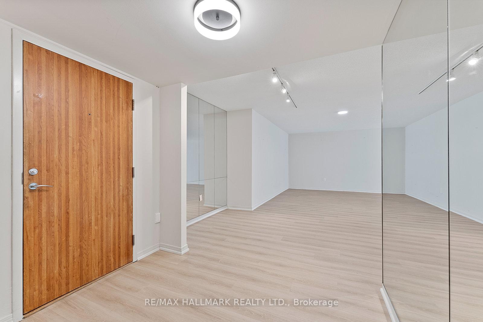 3 Bedrooms Condo at 360 Bloor, Toronto For sale