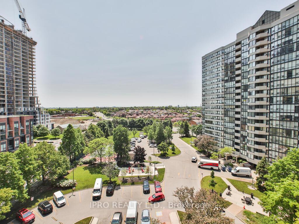 3 Bedrooms Condo at 330 Rathburn, Mississauga For sale