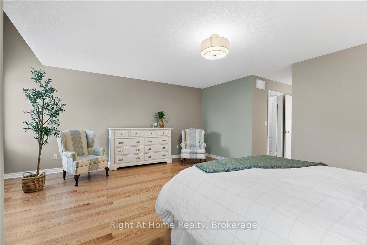 2 Bedrooms Condo at 2250 Rockingham, Oakville For sale