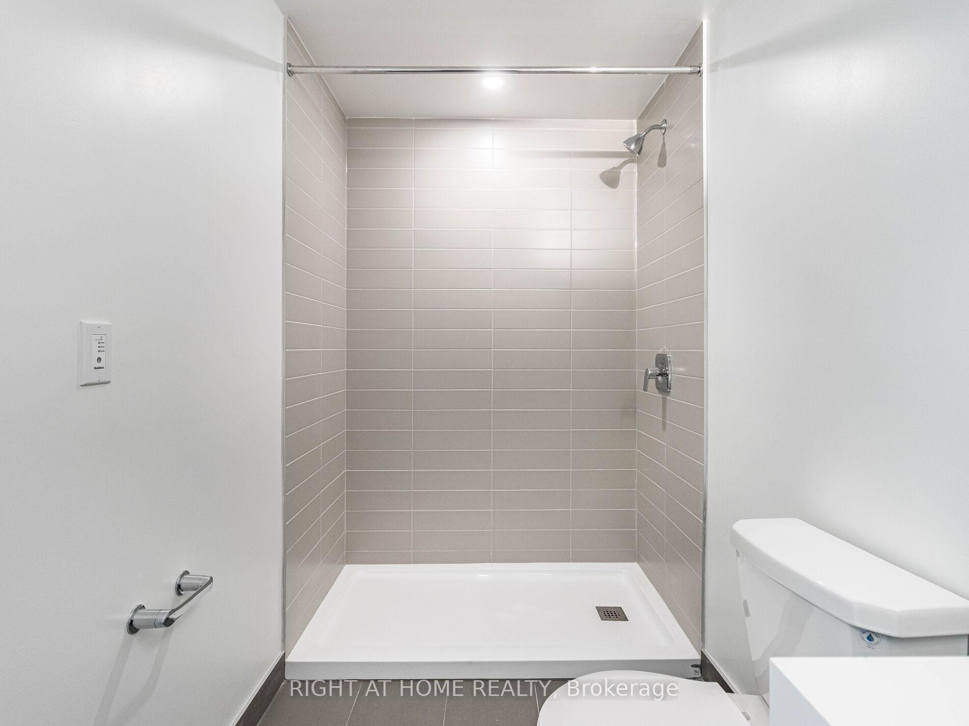 2 Bedrooms Condo at 5 maryport, Toronto For sale