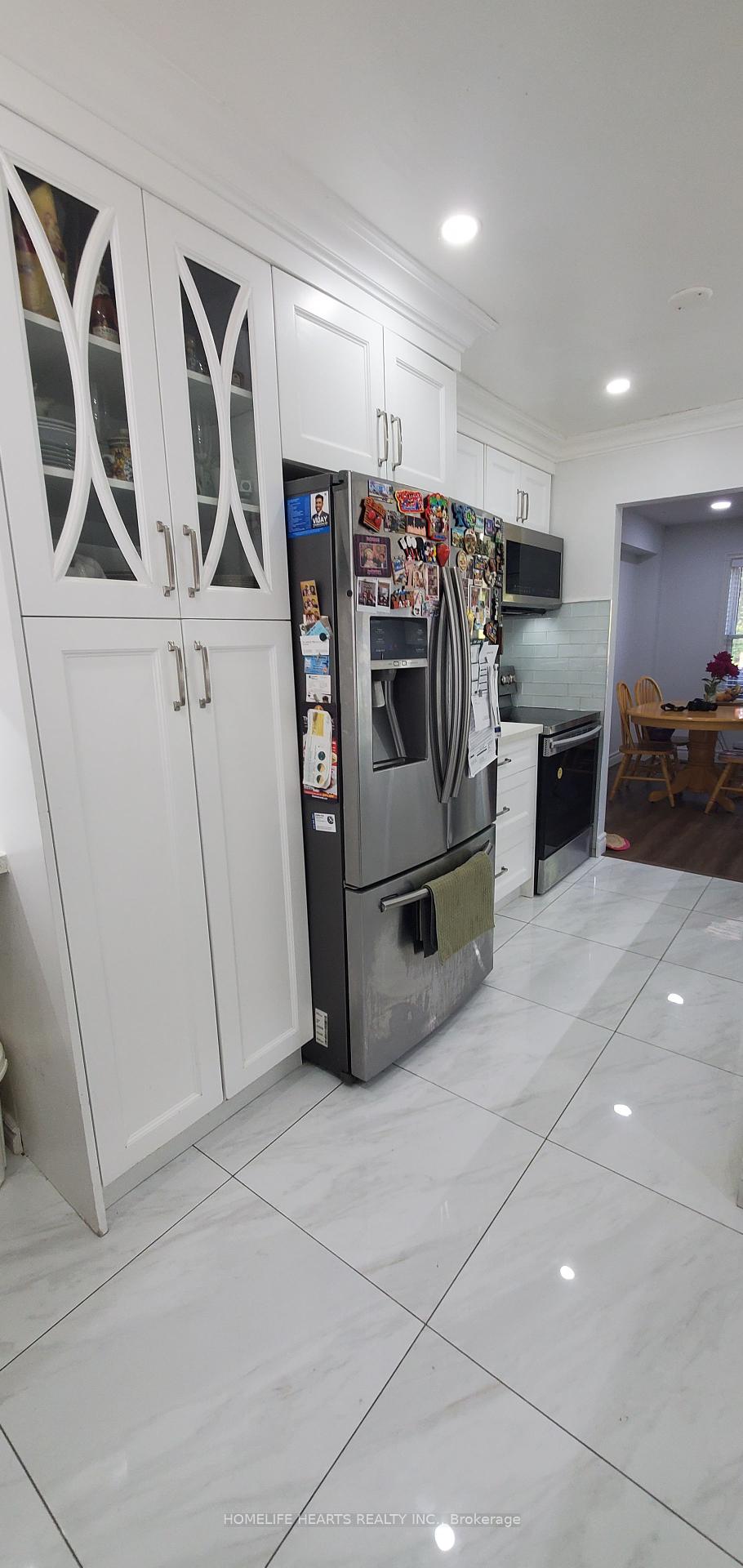 5 Bedrooms Condo at 50 Silverbell, Toronto For sale