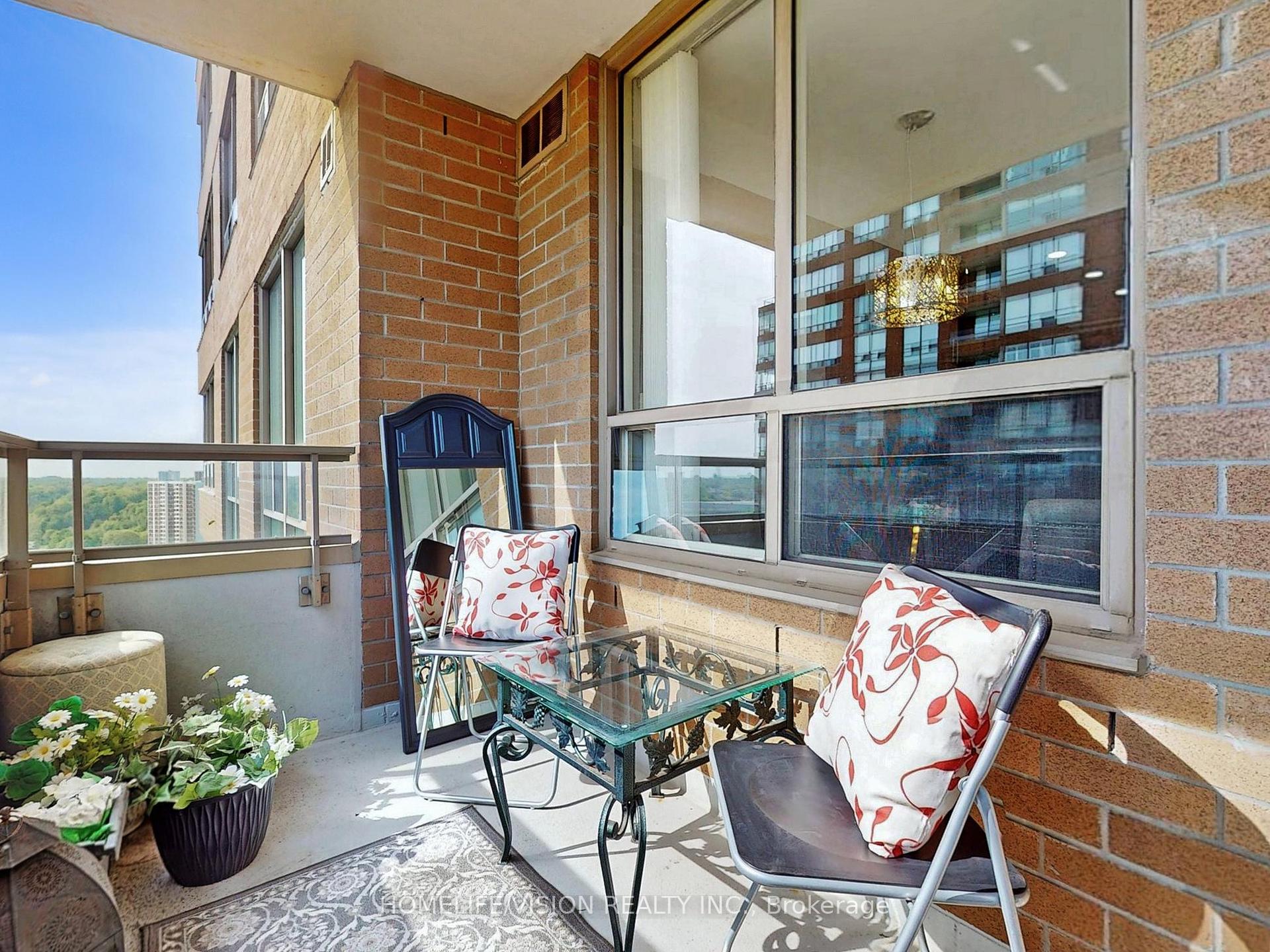 3 Bedrooms Condo at 205 Wynford, Toronto For sale