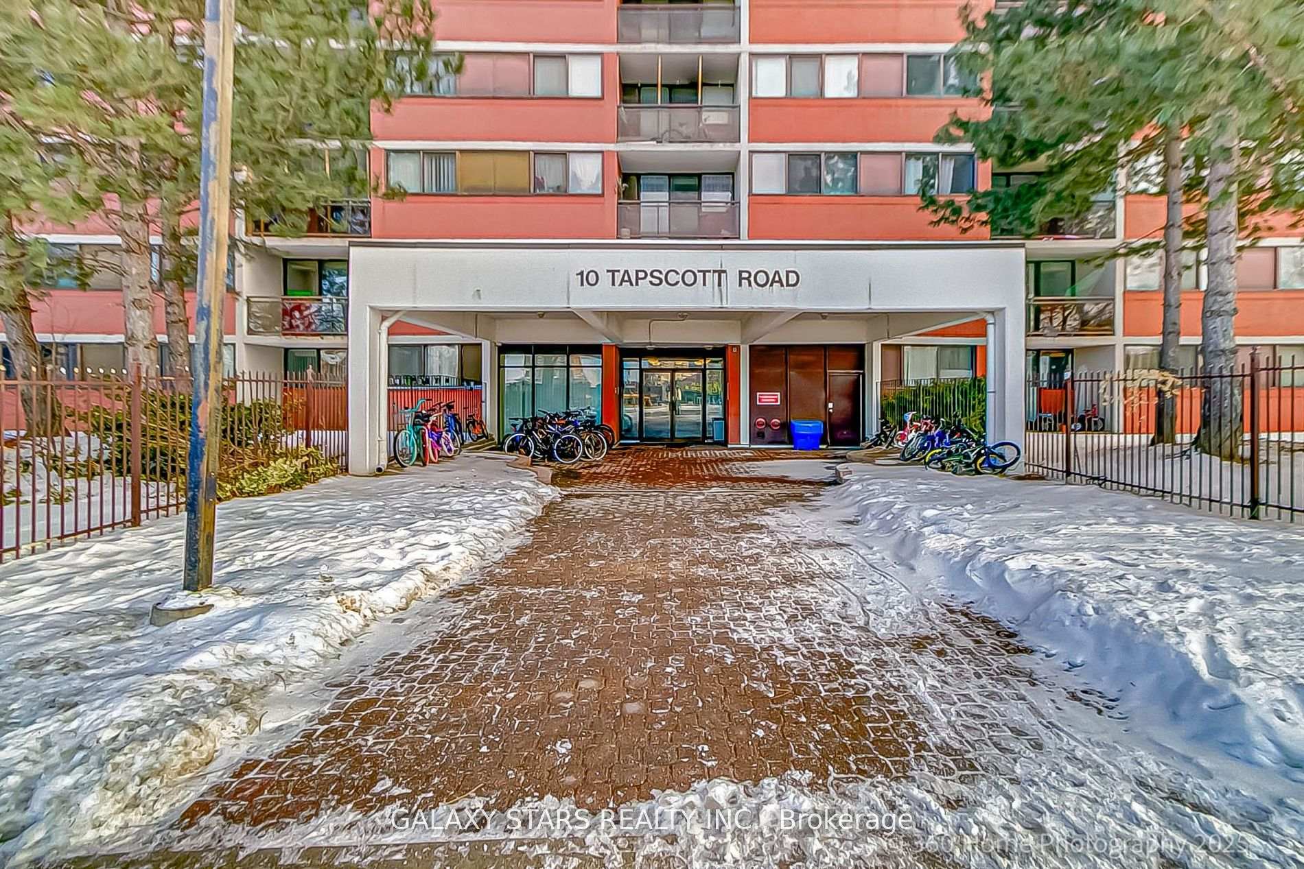 1 Bedroom Condo at 10 Tapscott,  Toronto For sale