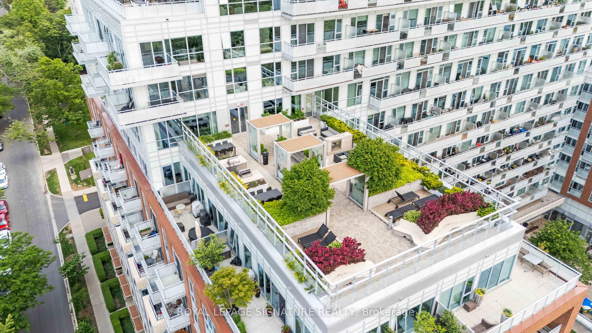 2 Bedrooms Condo at 1830 Bloor, Toronto For sale