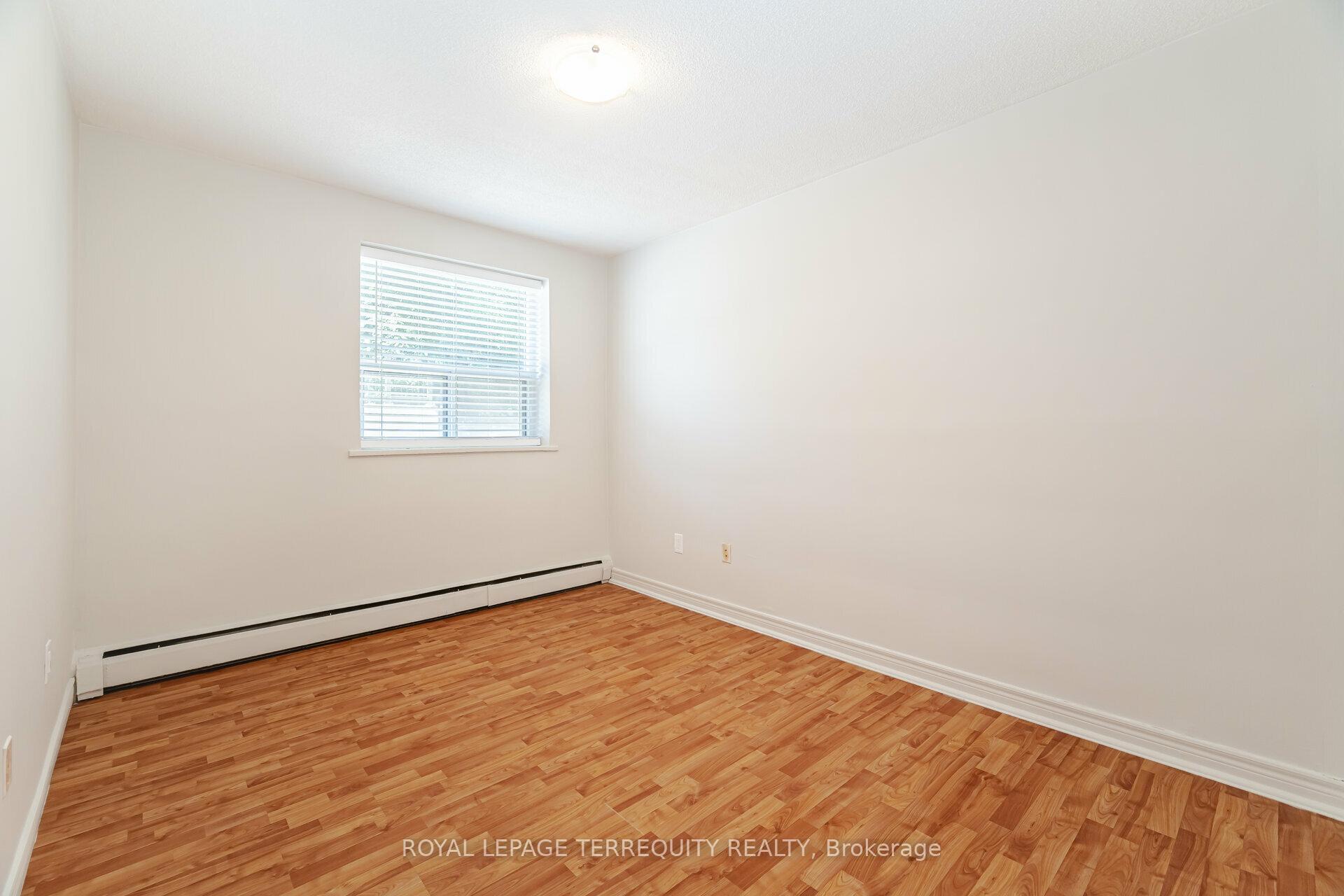 2 Bedrooms Condo at 81 Charlton, Hamilton For sale