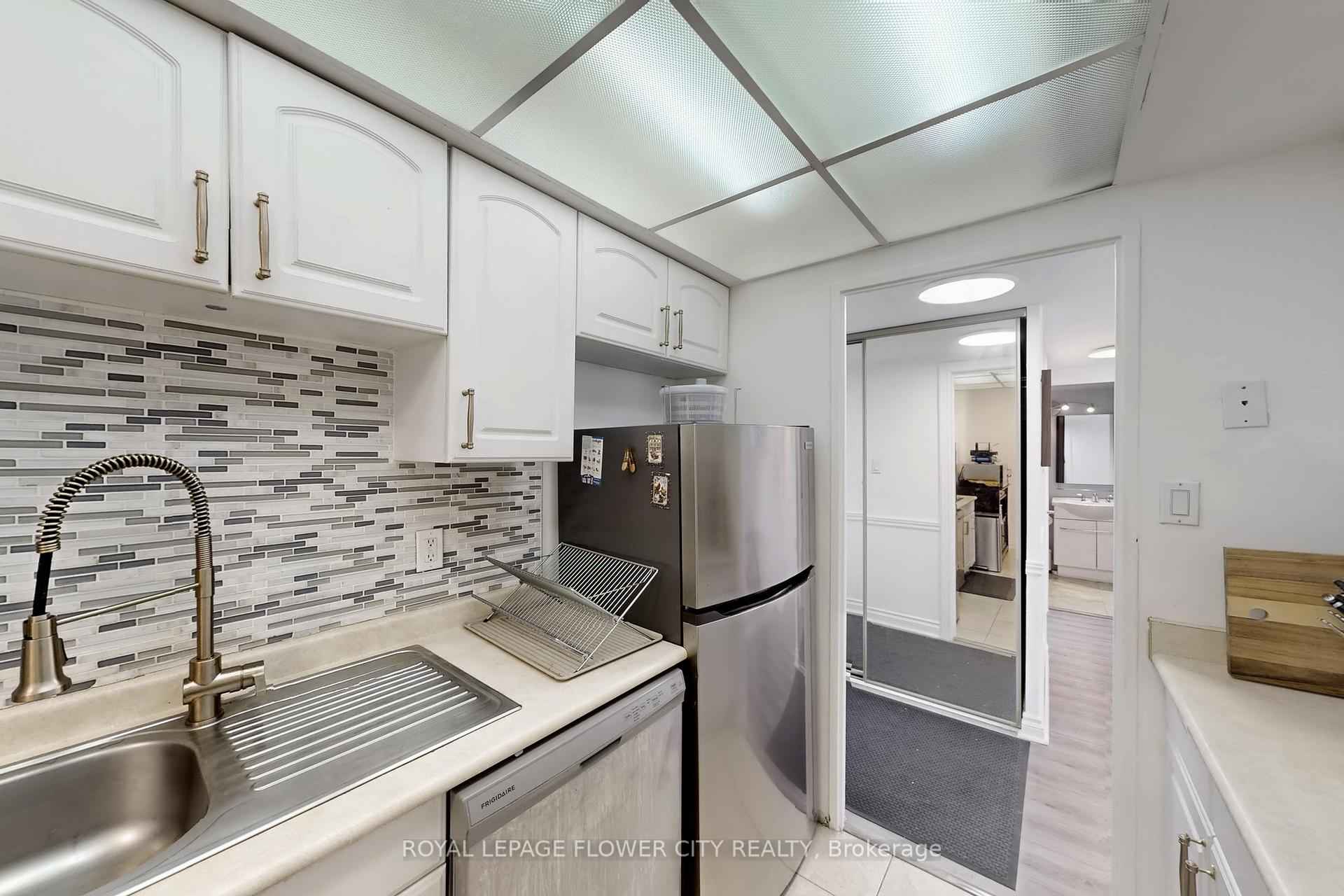 1 Bedroom Condo at 1333 Bloor, Mississauga For sale