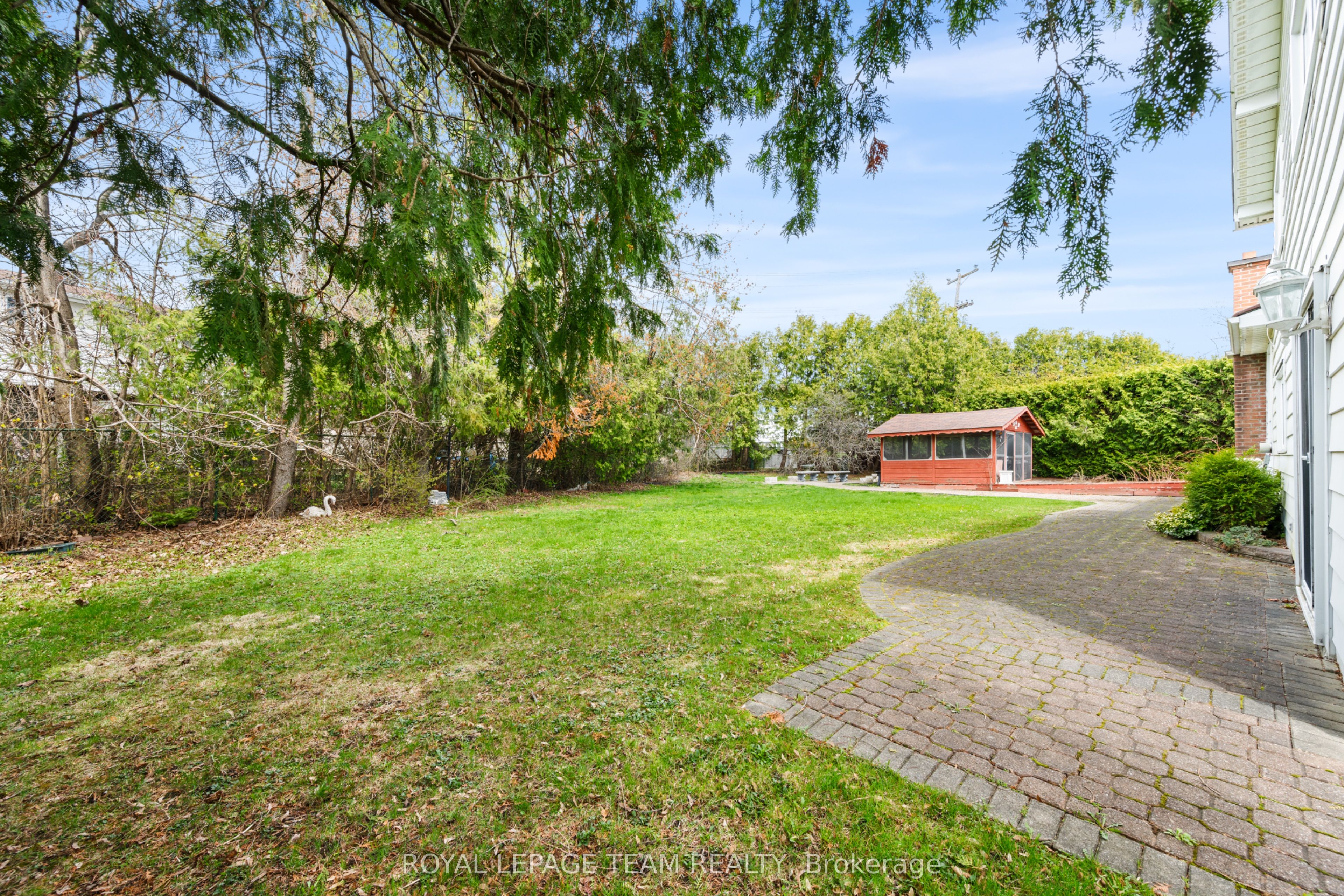 19 Parklane Court, BlackburnHamlet, ON K1B 3H3