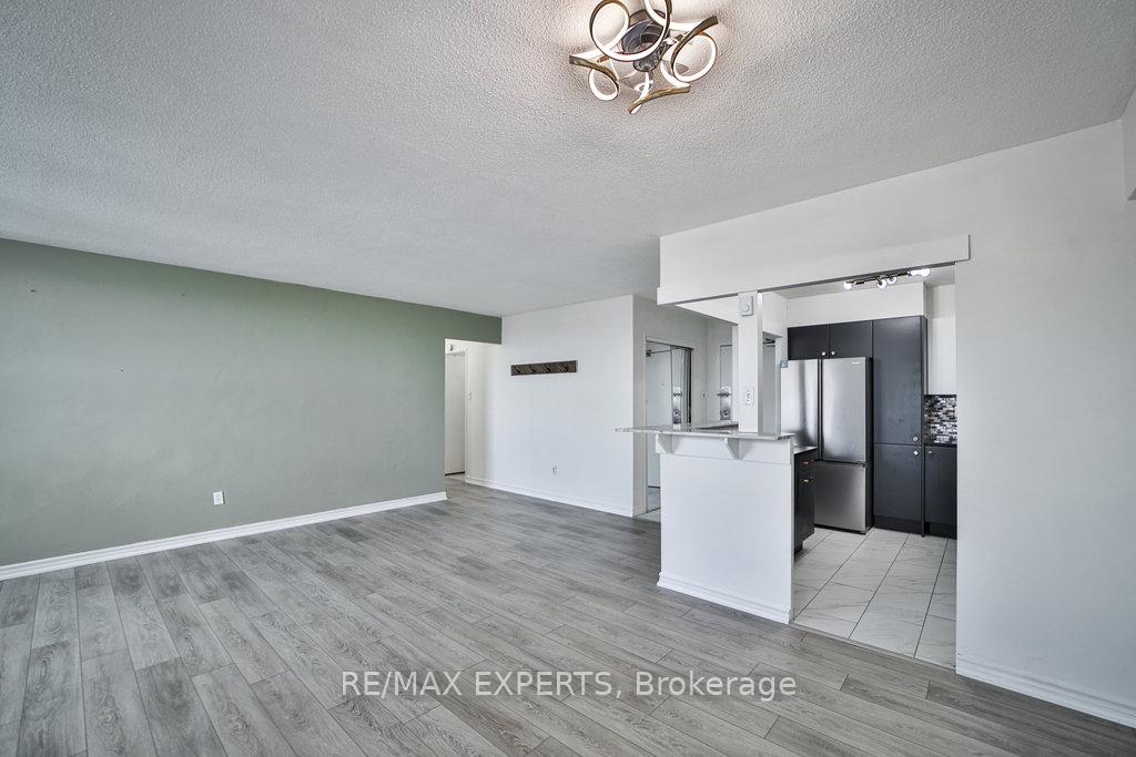 2 Bedrooms Condo at 551 The West Mall,  Toronto For sale
