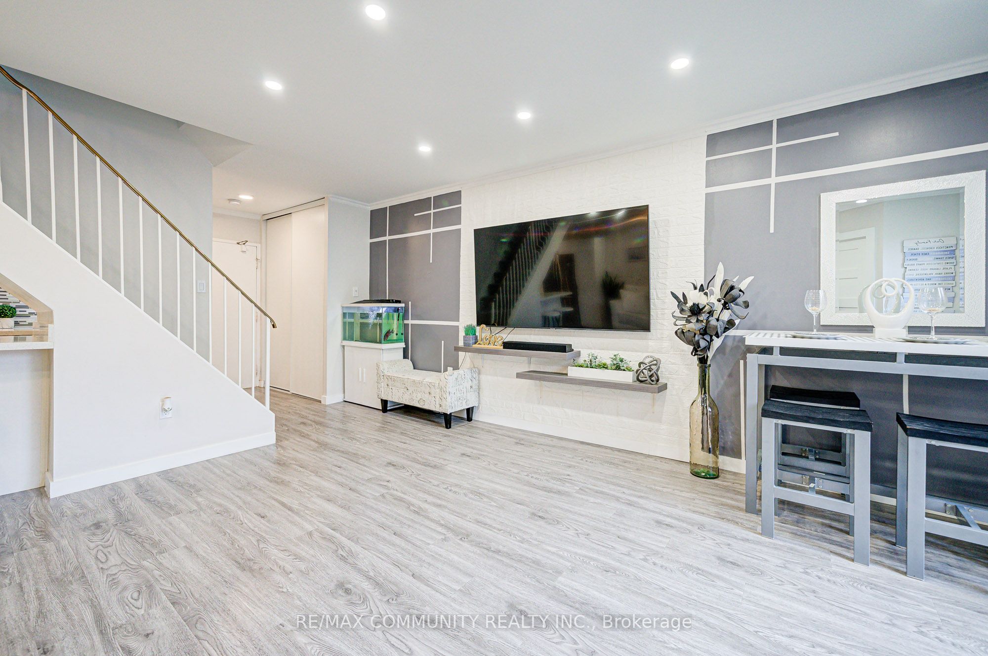 100 Mornelle Court, #1078