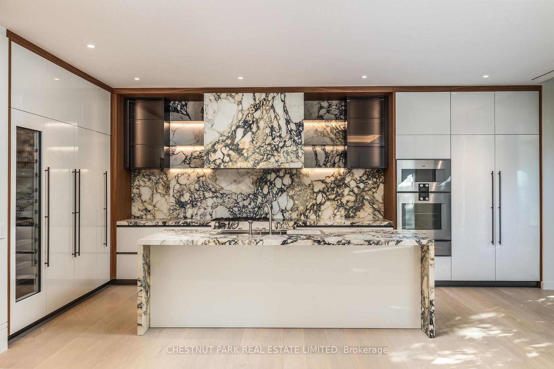 2 Bedrooms Condo at 7 Dale, Toronto For sale