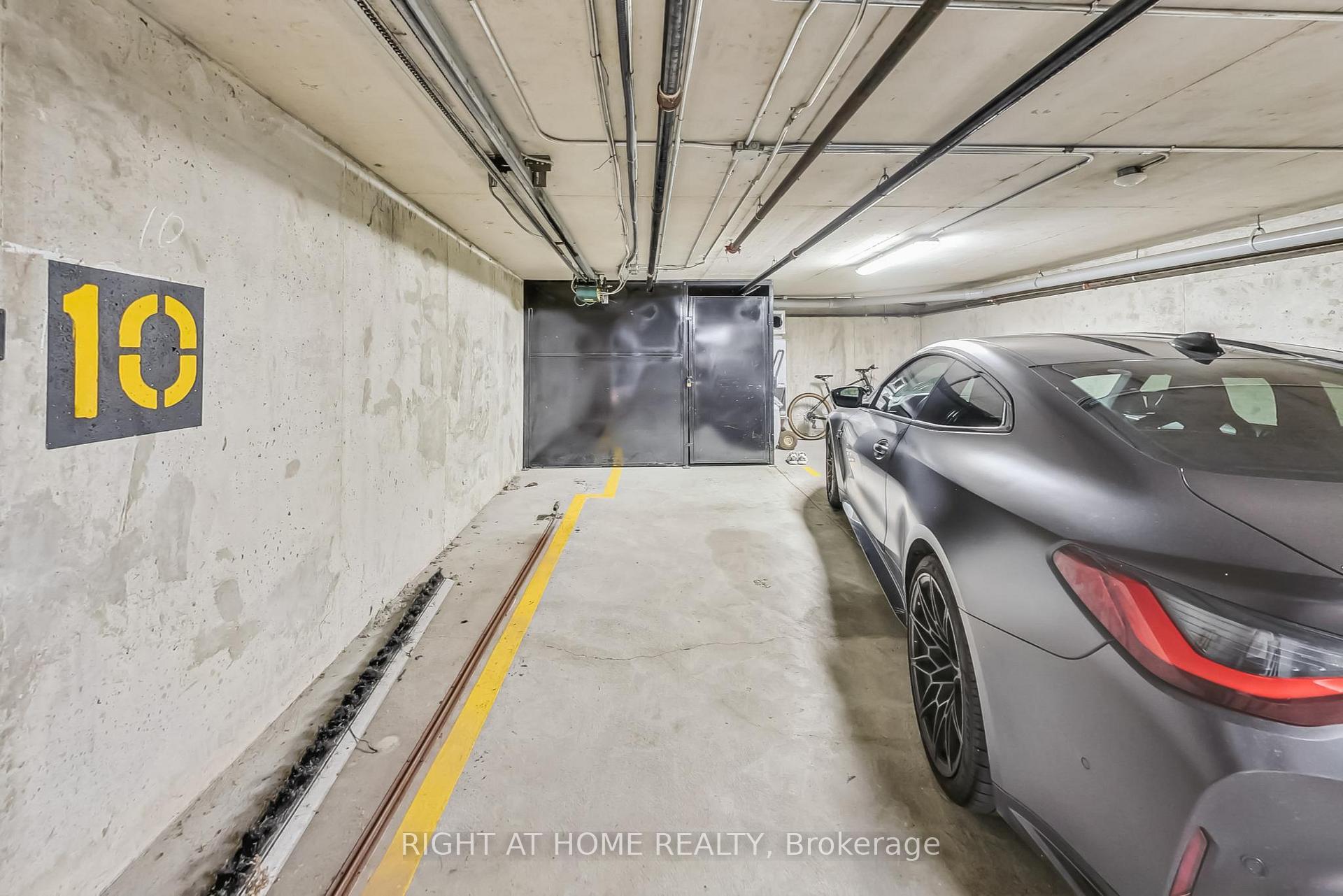 3 Bedrooms Condo at 40 Westmoreland, Toronto For sale