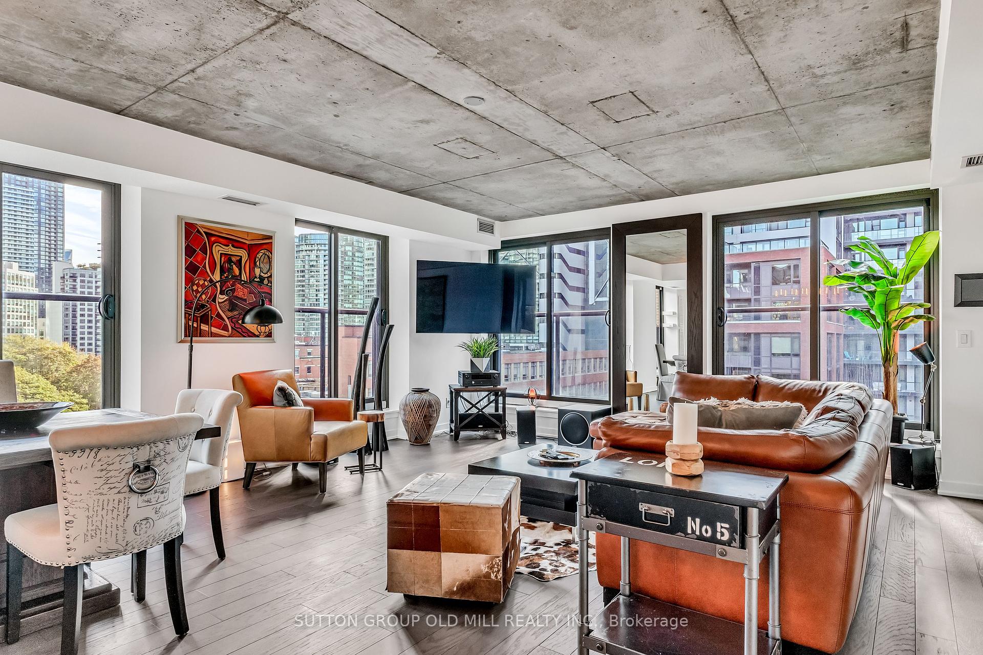 2 Bedrooms Condo at 400 Wellington, Toronto For sale