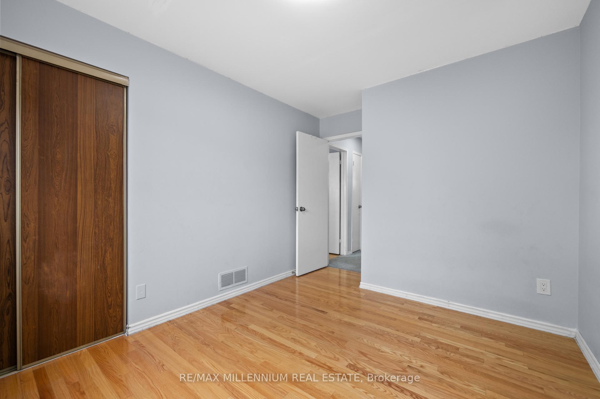 4 Bedrooms Condo at 3339 Council Ring, Mississauga For sale