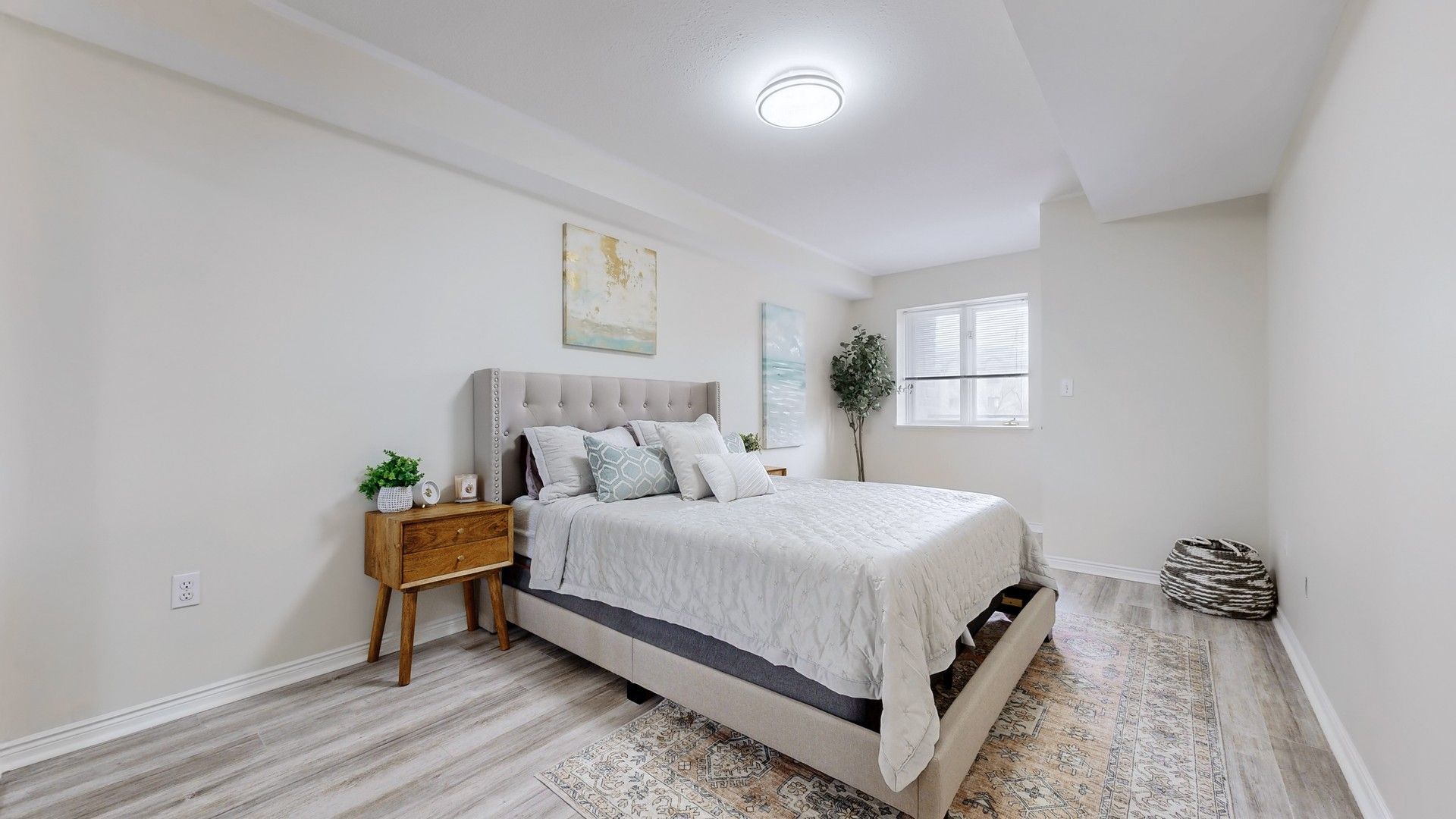 85 Wellington Street W 211