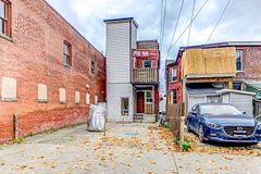 1215 Bathurst Street 2