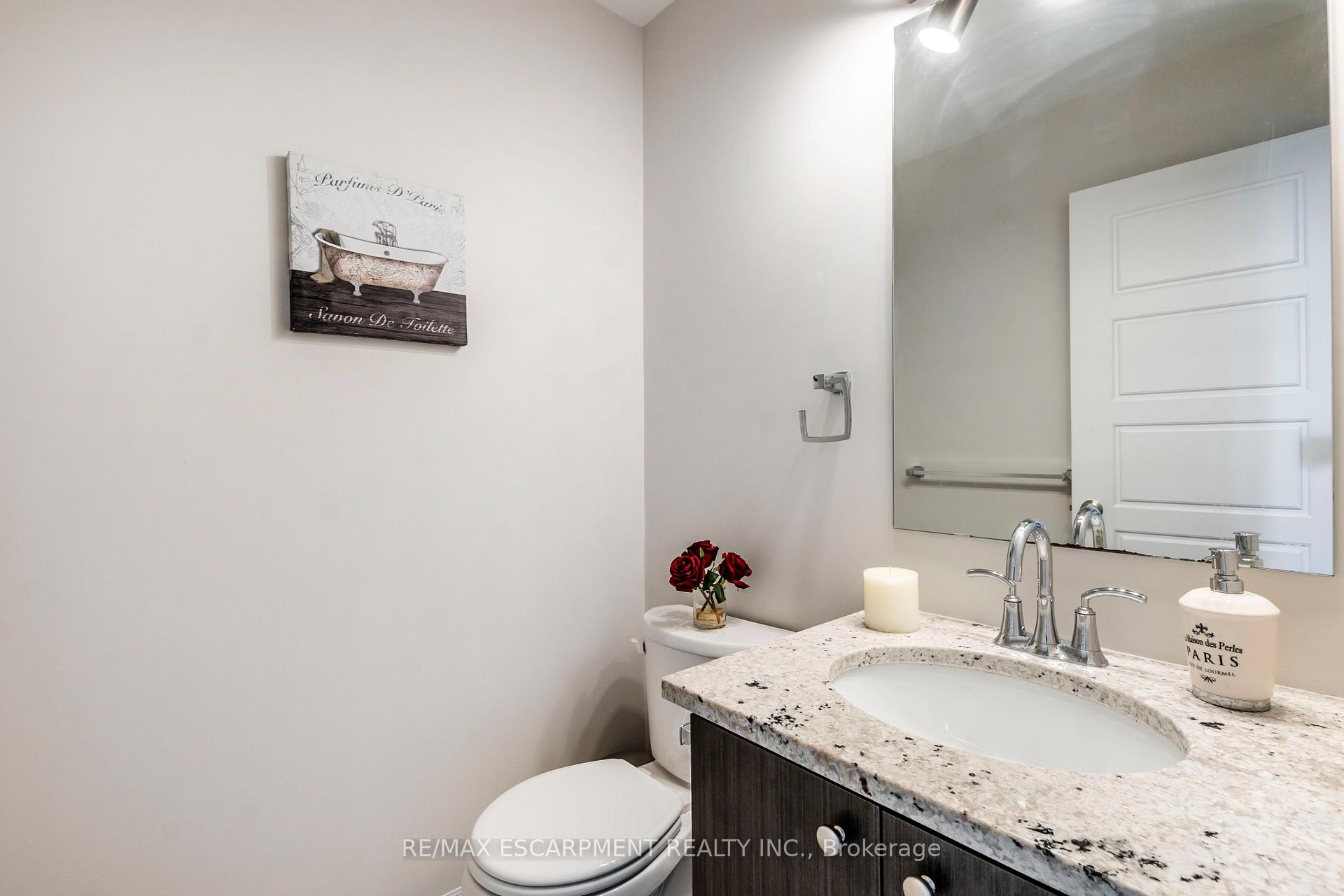 3 Bedrooms Condo at 290 Barton, Hamilton For sale