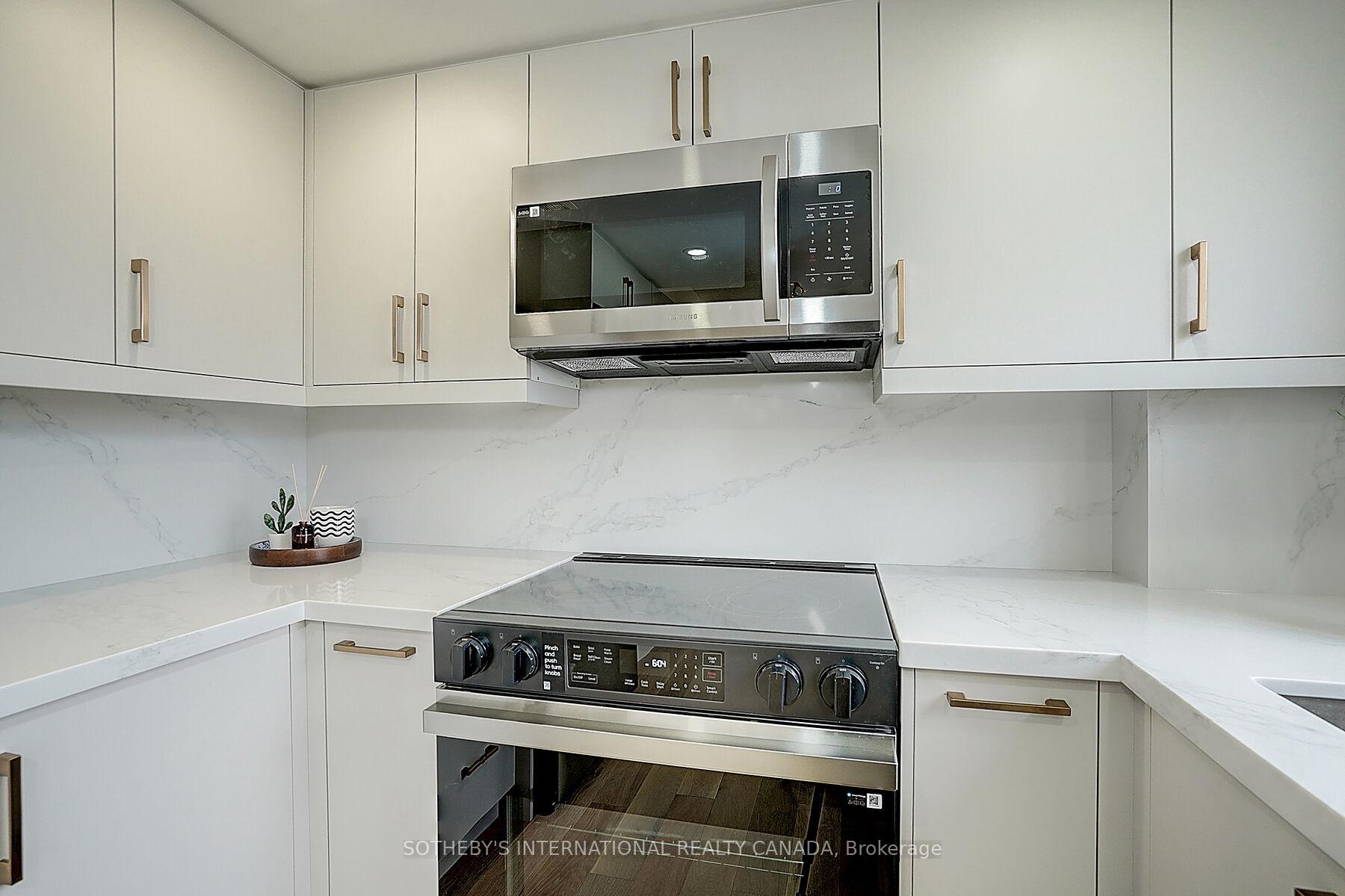 2 Bedrooms Condo at 1240 Marlborough, Oakville For sale