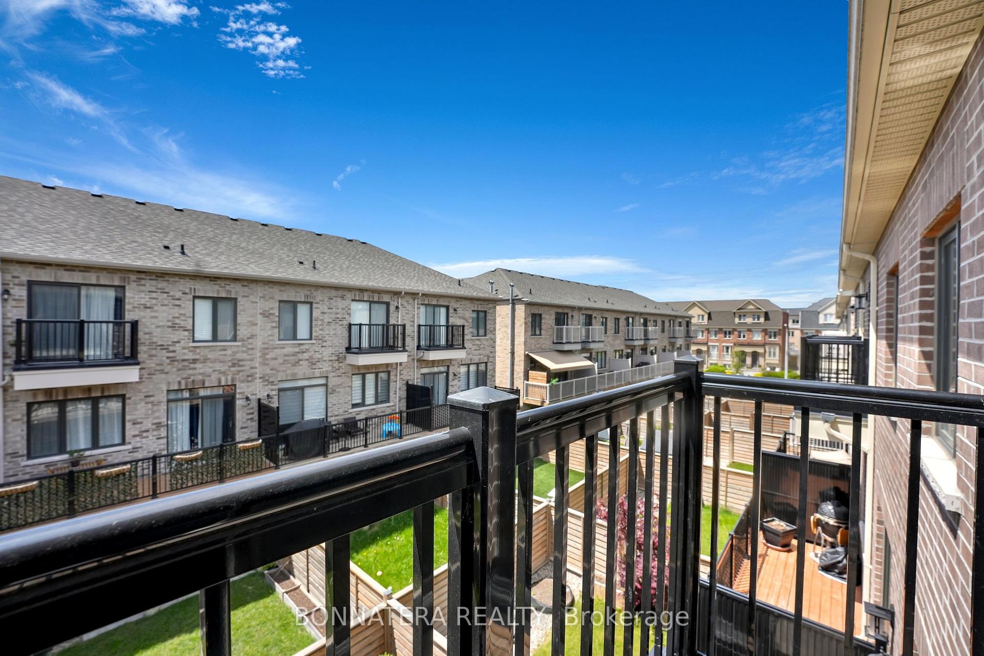 4 Bedrooms Condo at 10 Augustus, Toronto For sale