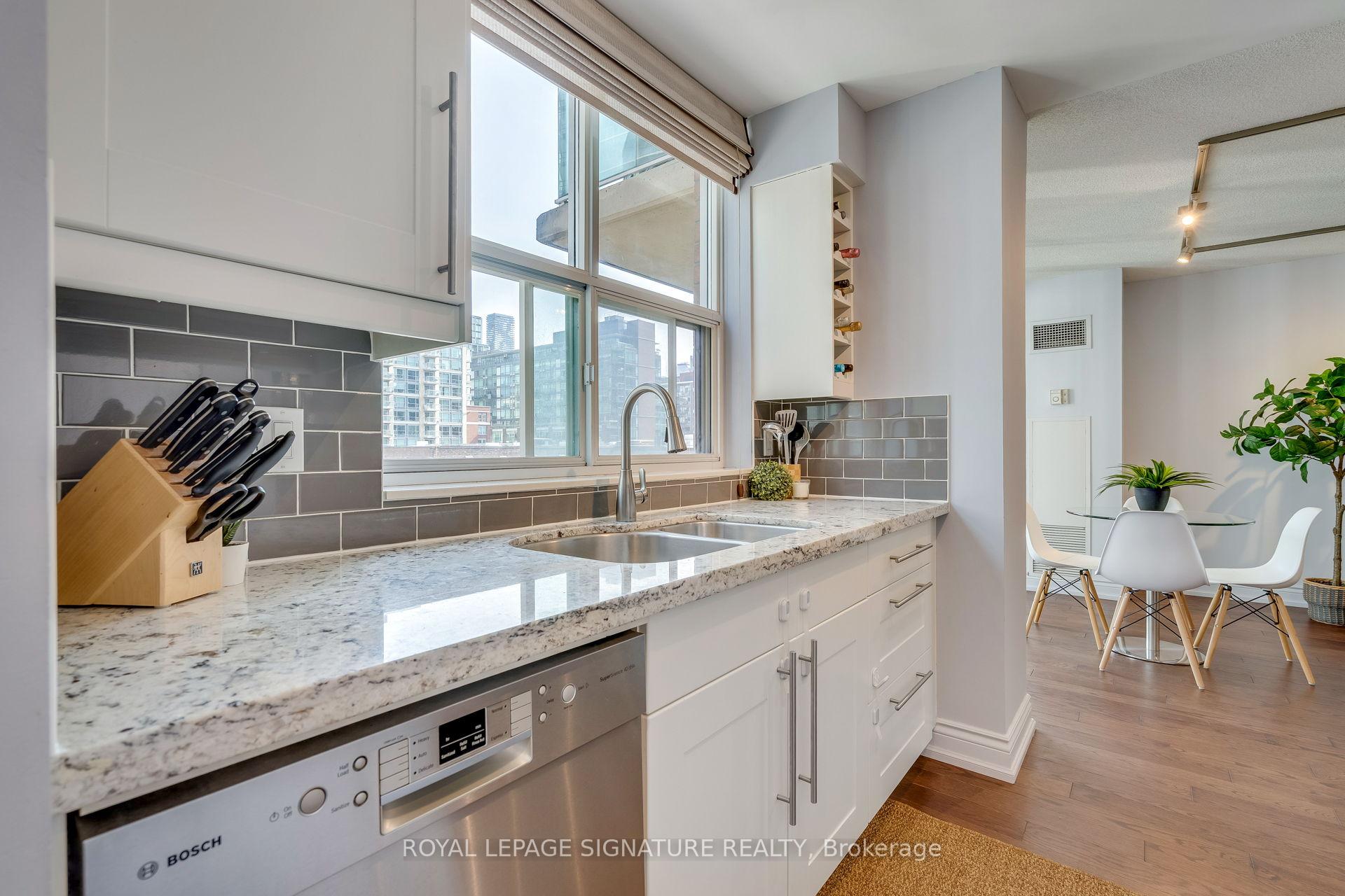 2 Bedrooms Condo at 323 Richmond, Toronto For sale