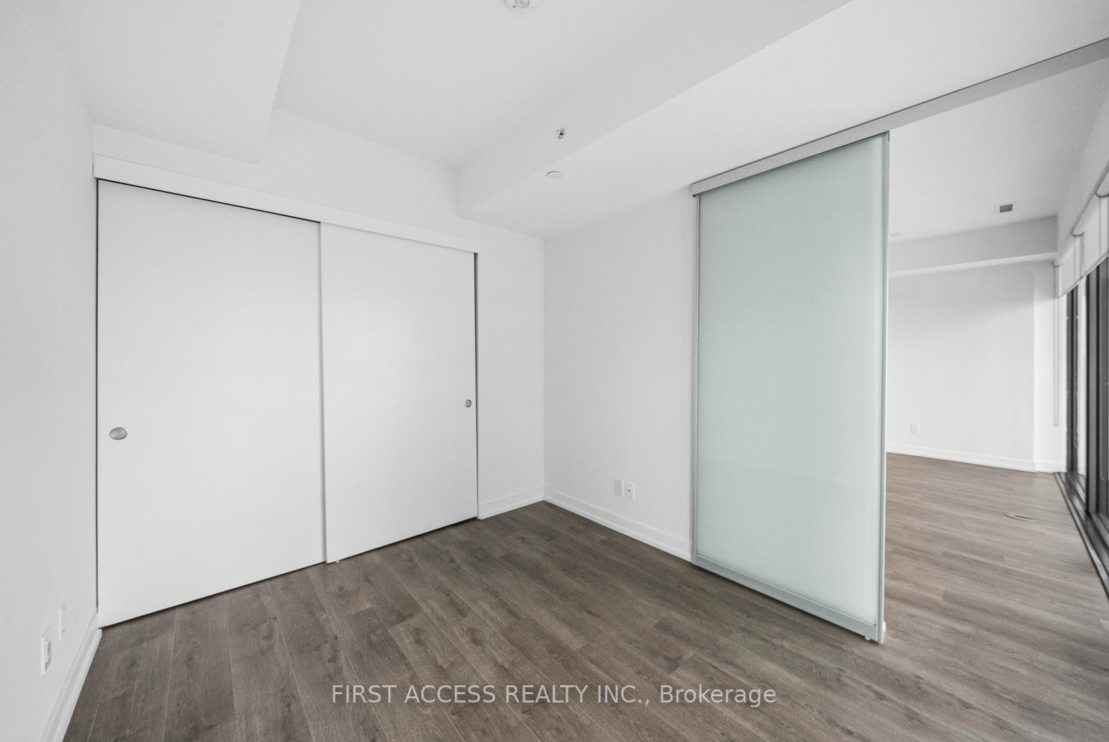 2 Bedrooms Condo at 161 Roehampton,  Toronto For sale