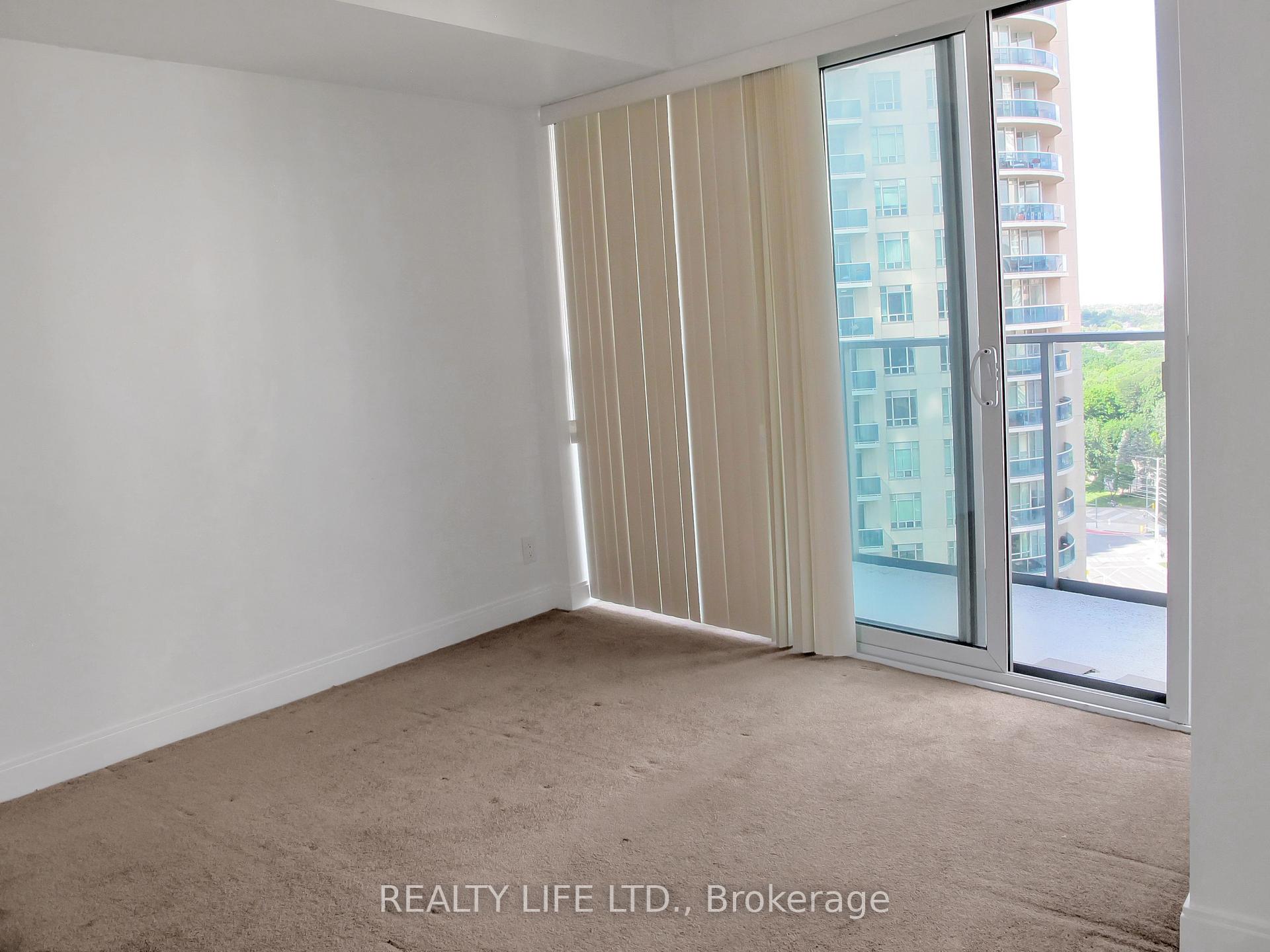 2 Bedrooms Condo at 60 Absolute, Mississauga For sale