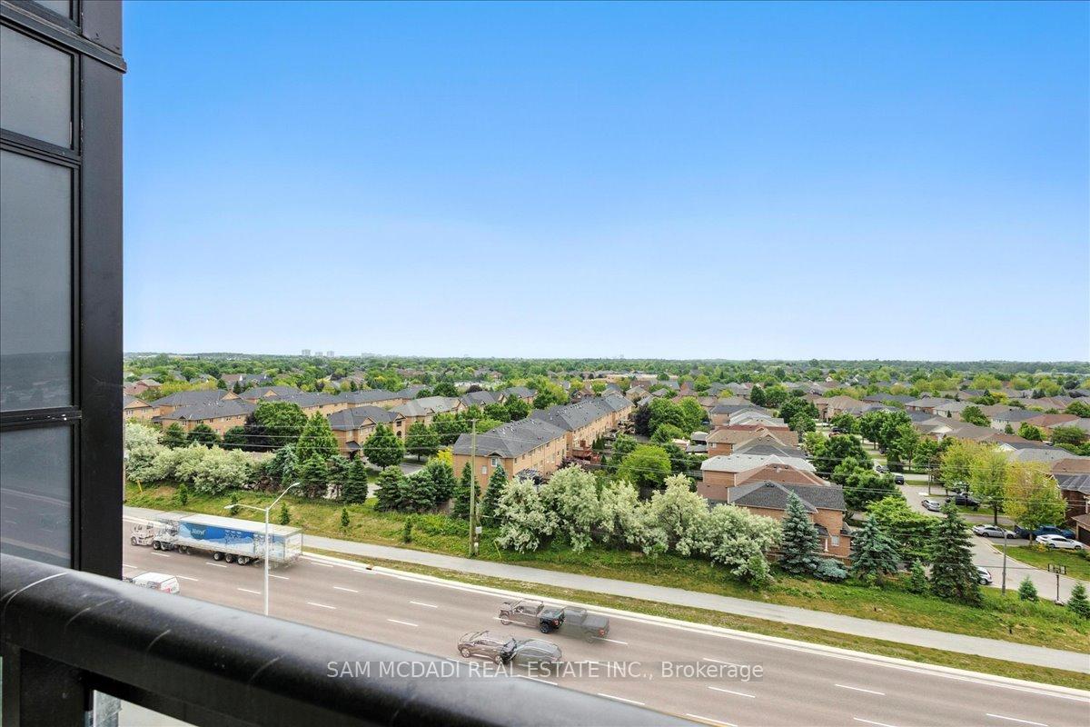 2 Bedrooms Condo at 405 Dundas, Oakville For sale