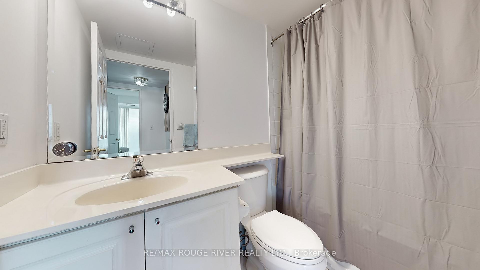 2 Bedrooms Condo at 11 Lee Centre, Toronto For sale