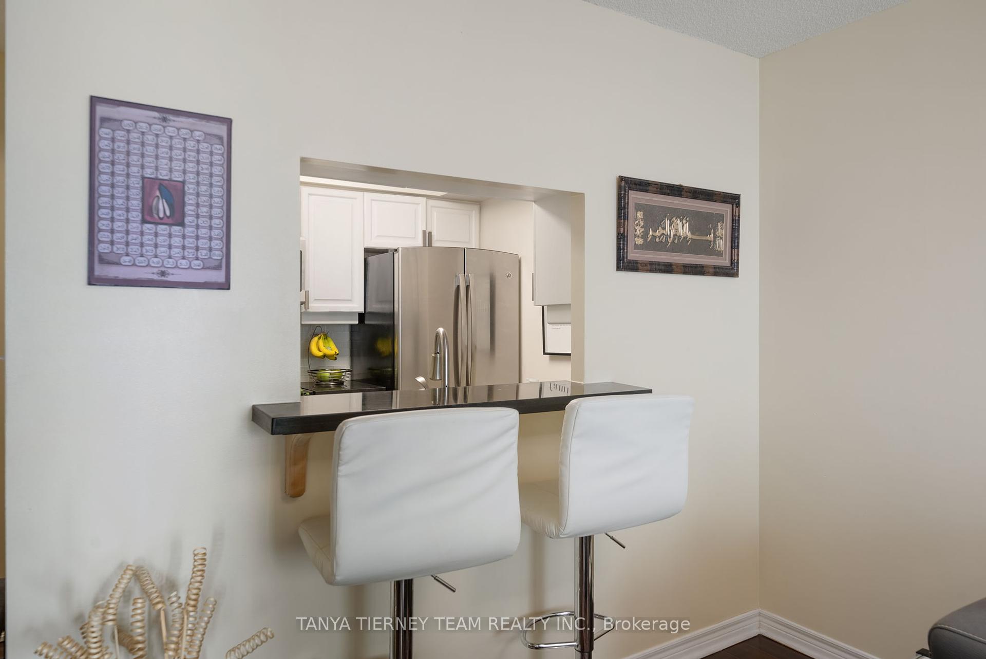2 Bedrooms Condo at 68 Corporate, Toronto For sale