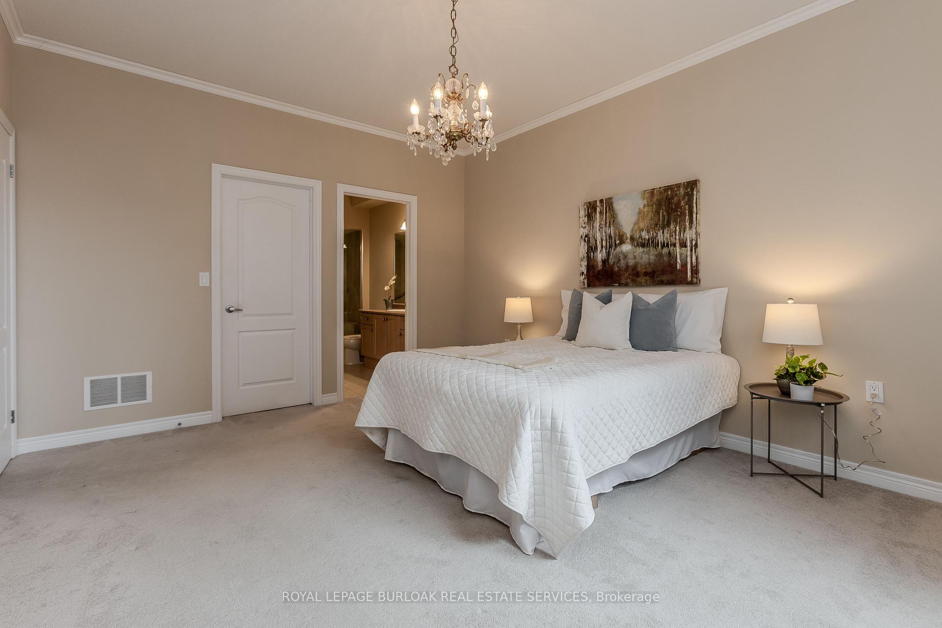 3 Bedrooms Condo at 2125 Itabashi, Burlington For sale