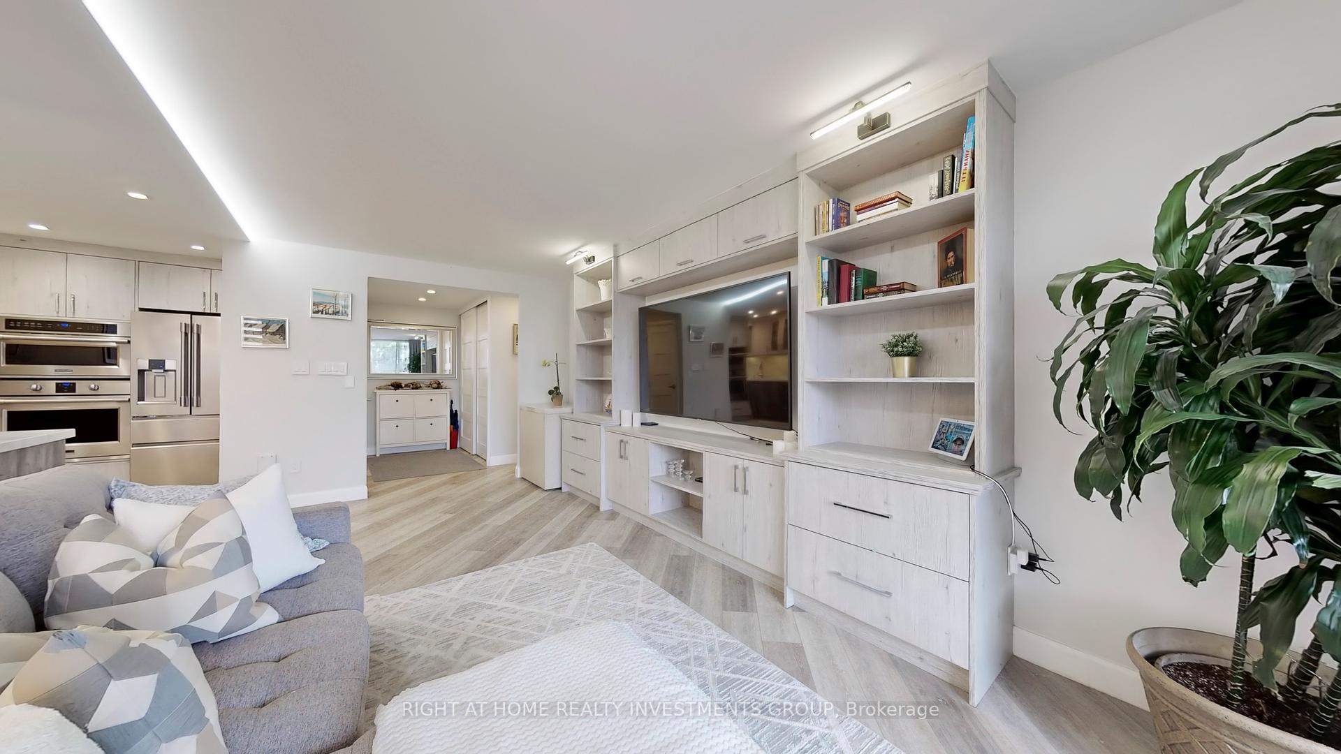 3 Bedrooms Condo at 85 Emmett, Toronto For sale