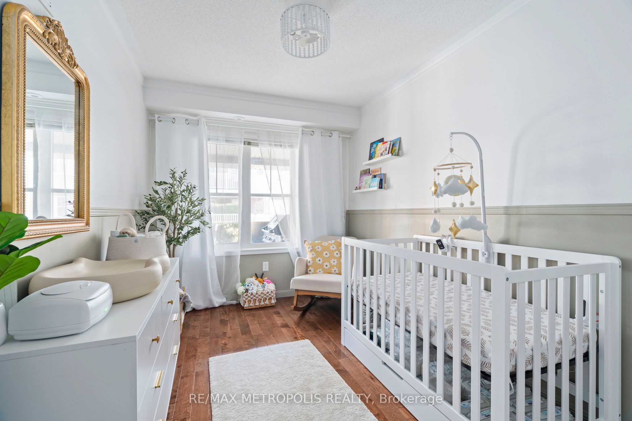 734 Neighbourhood Circle, #4