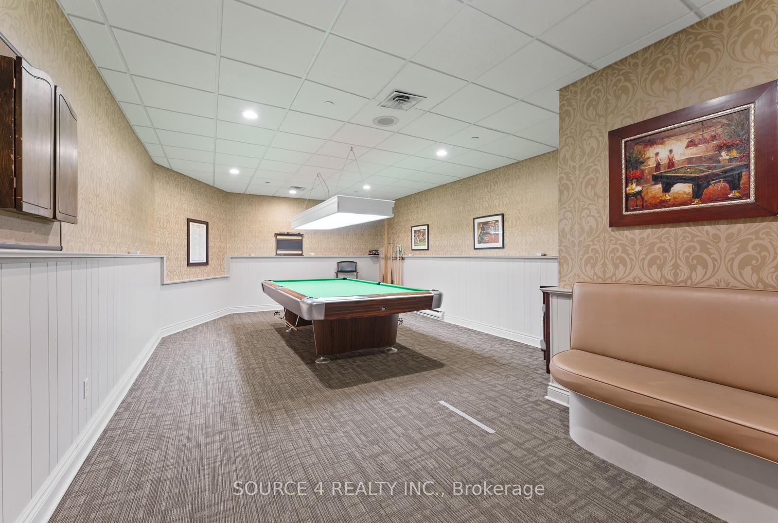 4 Bedrooms Condo at 1300 Bloor, Mississauga For sale