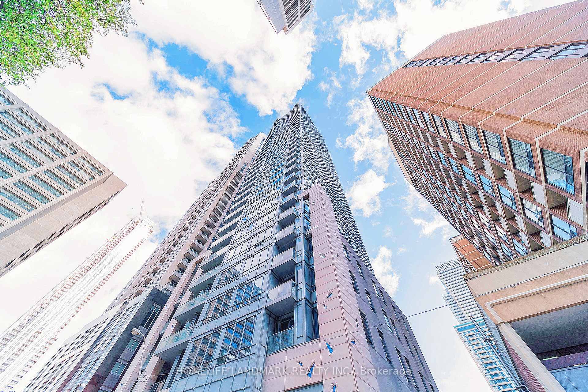 2 Bedrooms Condo at 21 Balmuto,  Toronto For sale