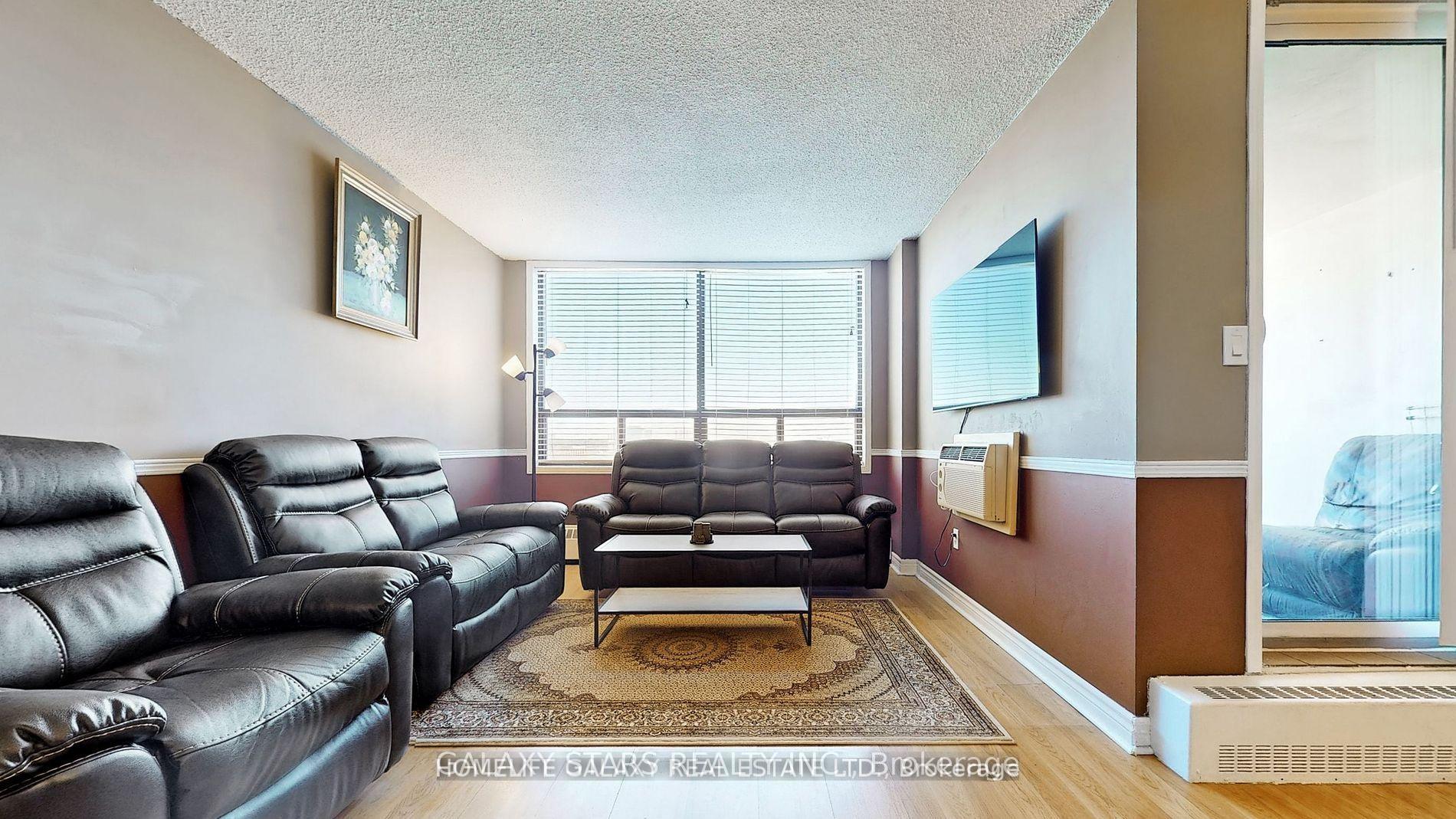 3 Bedrooms Condo at 2556 Argyle, Mississauga For sale
