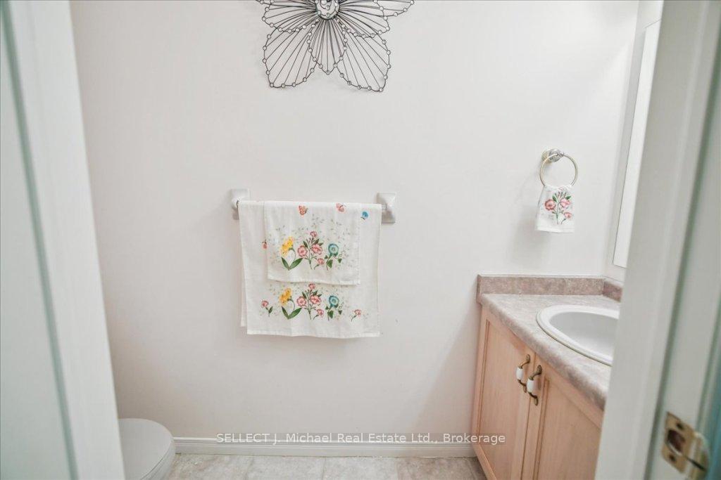 3 Bedrooms Condo at 213 Nash, Hamilton For sale