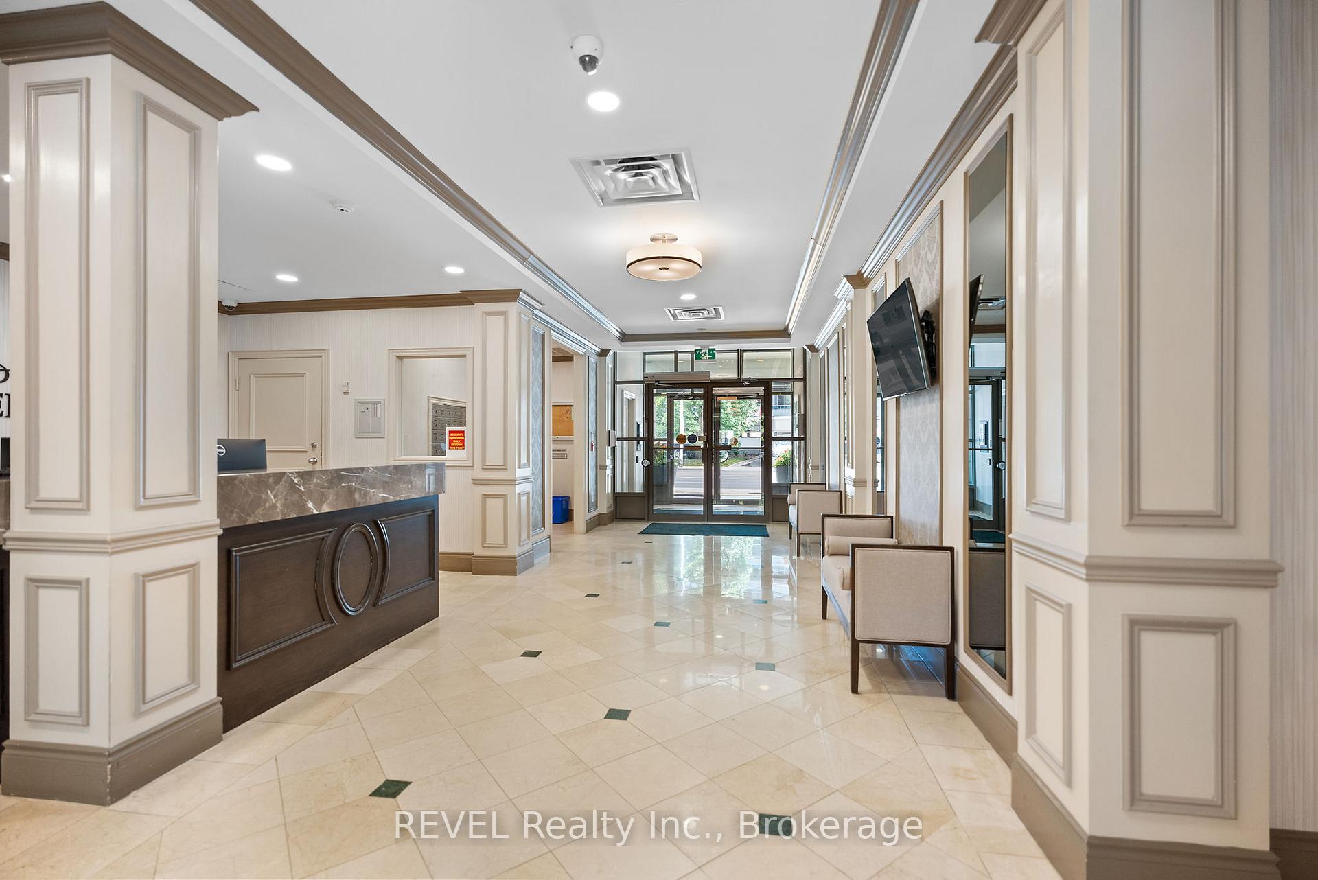 2 Bedrooms Condo at 442 Maple, Burlington For sale