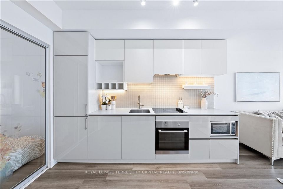 https://trreb-image.ampre.ca/9ithhRNo4bpfex5kv58pNOGbsRyPbZnPW1uOy1nlyAY/rs:fit:960:960/wm:.5:so:0:50:.4/wmsh:10/wmt:PHNwYW4gZm9yZWdyb3VuZD0nd2hpdGUnIGZvbnQ9JzY4Jz5ST1lBTCBMRVBBR0UgVEVSUkVRVUlUWSBDQVBJVEFMIFJFQUxUWSwgQnJva2VyYWdlPC9zcGFuPg/L3RycmViL2xpc3RpbmdzLzQwLzg2LzU2LzQ0L3AvZjllNWQ3YzMtZWY3ZC00MTY5LTg1ZmItMDhkYThhMmFhNDc2LmpwZw.jpg