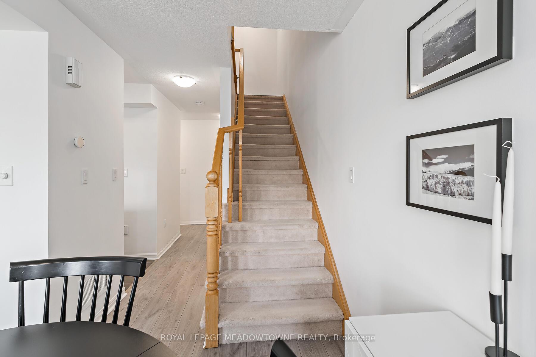 2 Bedrooms Condo at 2614 Dashwood, Oakville For sale