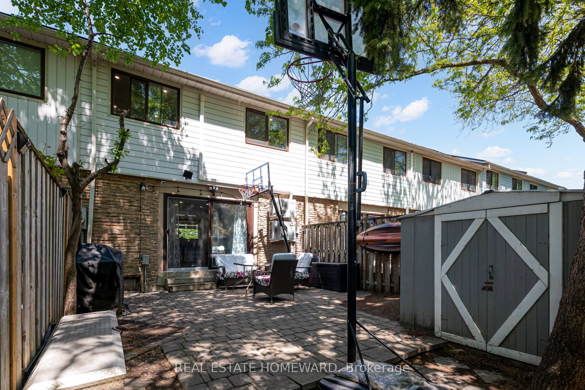 3 Bedrooms Condo at 6540 Falconer, Mississauga For sale