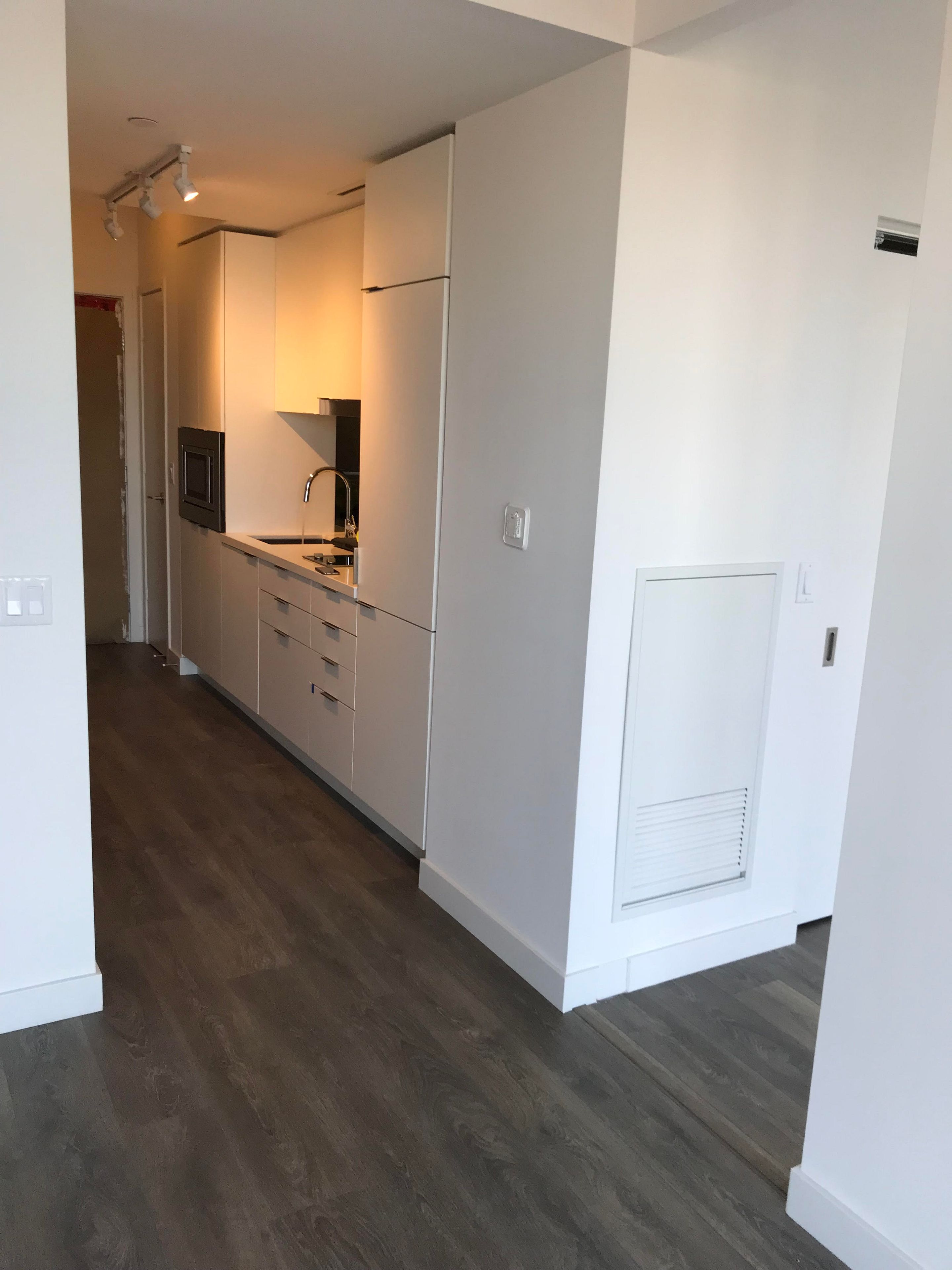 215 Queen Street W 1002