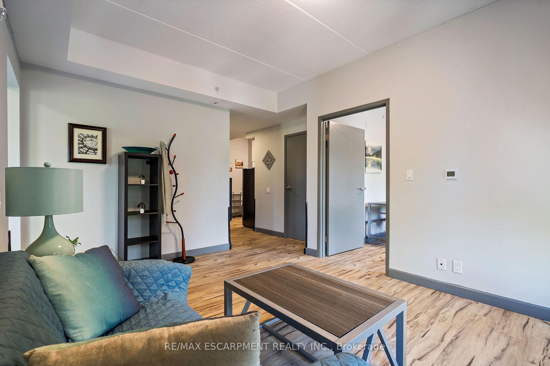 2 Bedrooms Condo at 77 LELAND, Hamilton For sale
