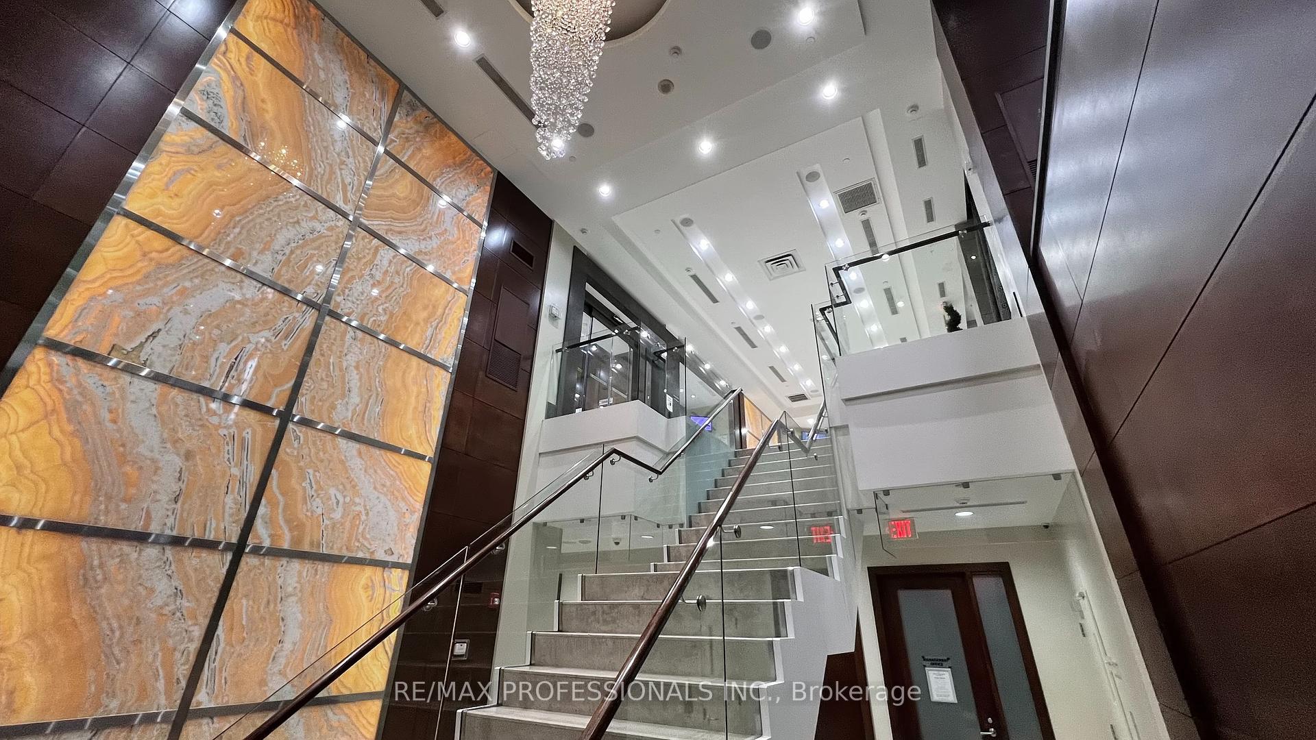 2 Bedrooms Co-op at 310 Burnhamthorpe, Mississauga For sale