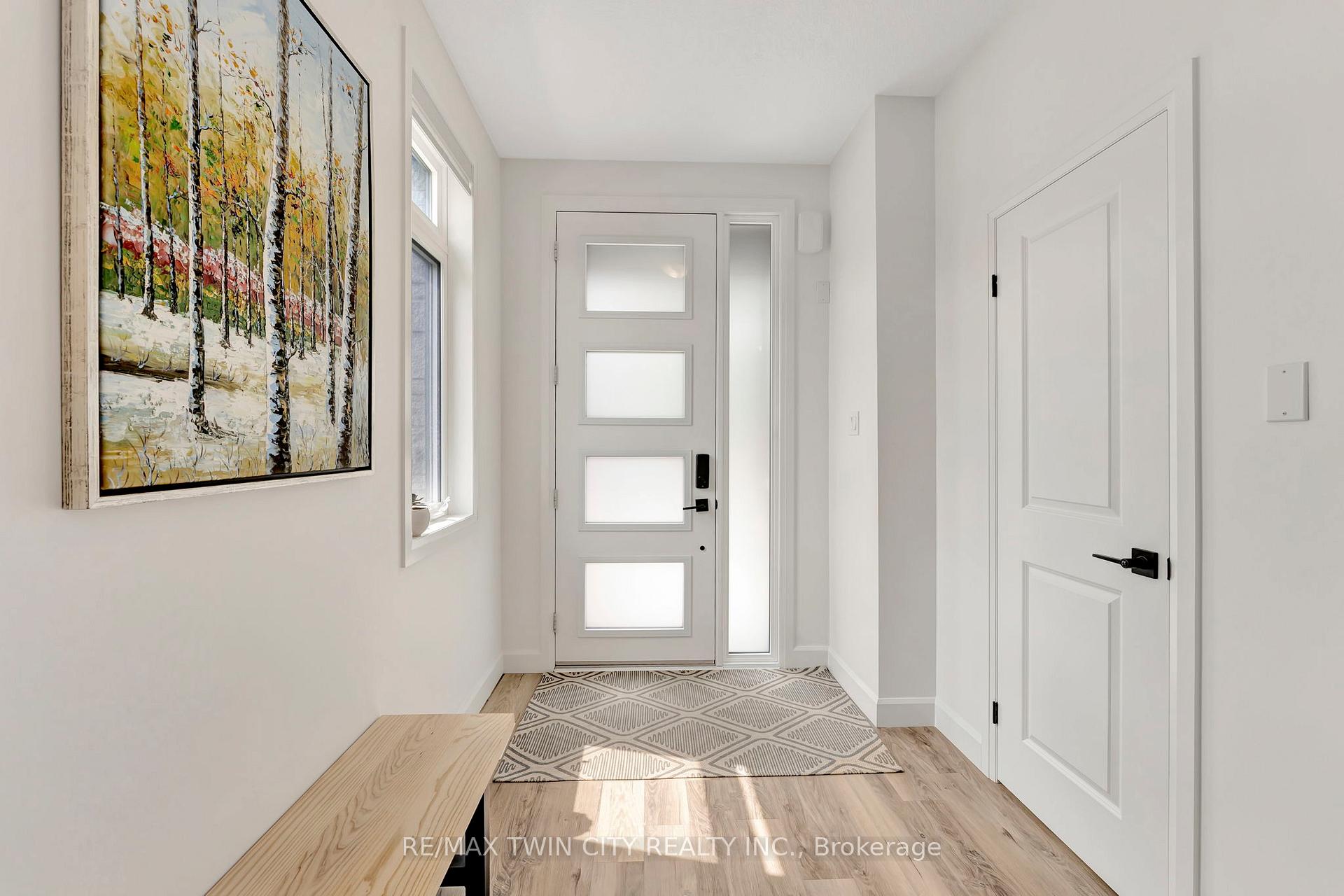 3 Bedrooms Condo at 4 Southam, Hamilton For sale