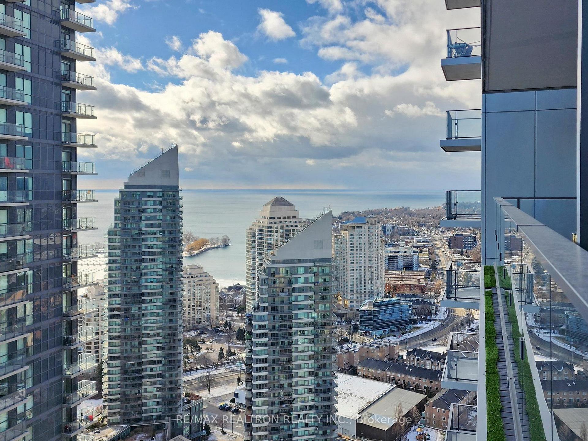 3 Bedrooms Condo at 10 Park Lawn, Toronto For sale