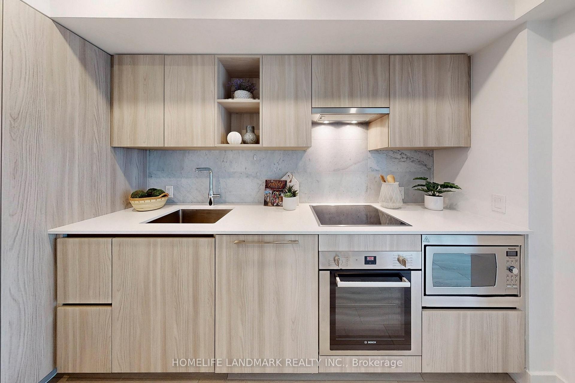 2 Bedrooms Condo at 17 Bathurst, Toronto For sale