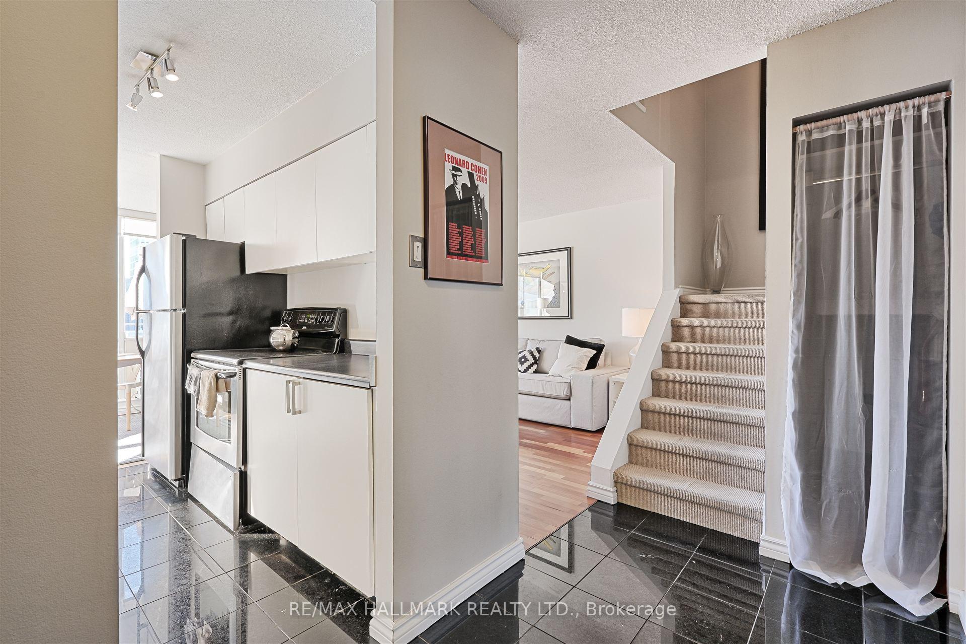 2 Bedrooms Condo at 86 Gerrard, Toronto For sale